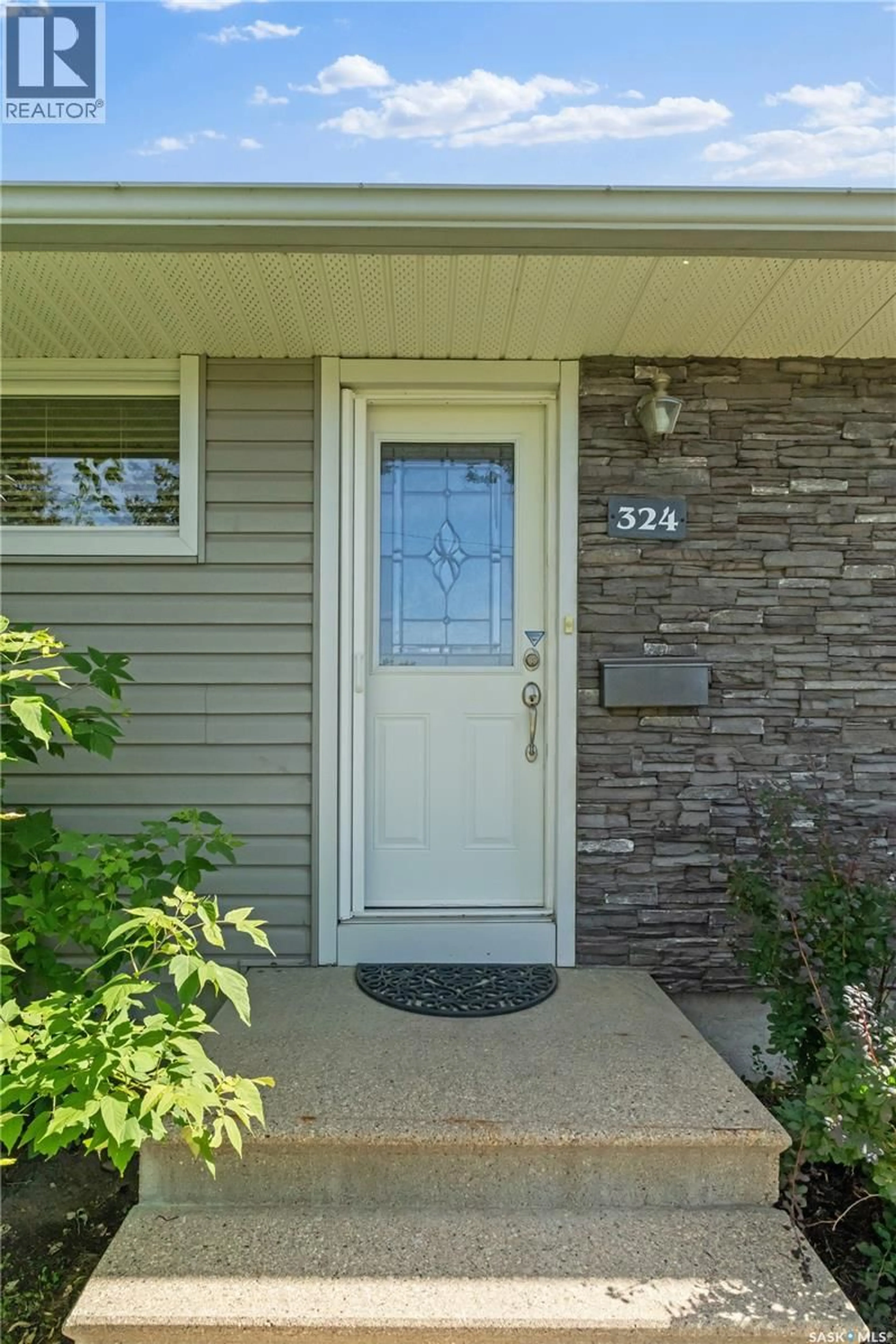 Indoor entryway for 324 Y AVENUE, Saskatoon Saskatchewan S7L3K9