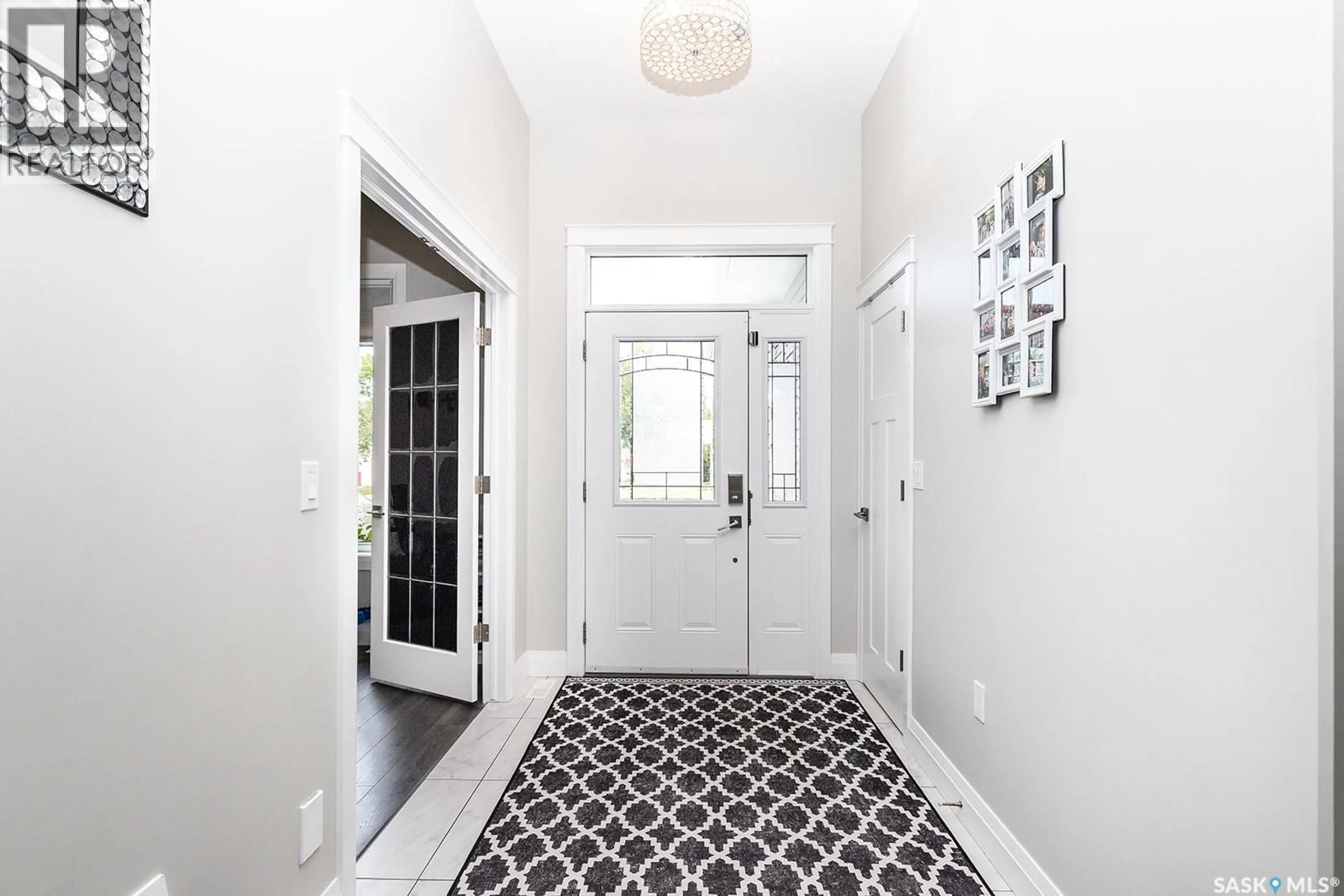 Indoor entryway for 355 COPPERMINE CRESCENT, Saskatoon Saskatchewan S7K4L5