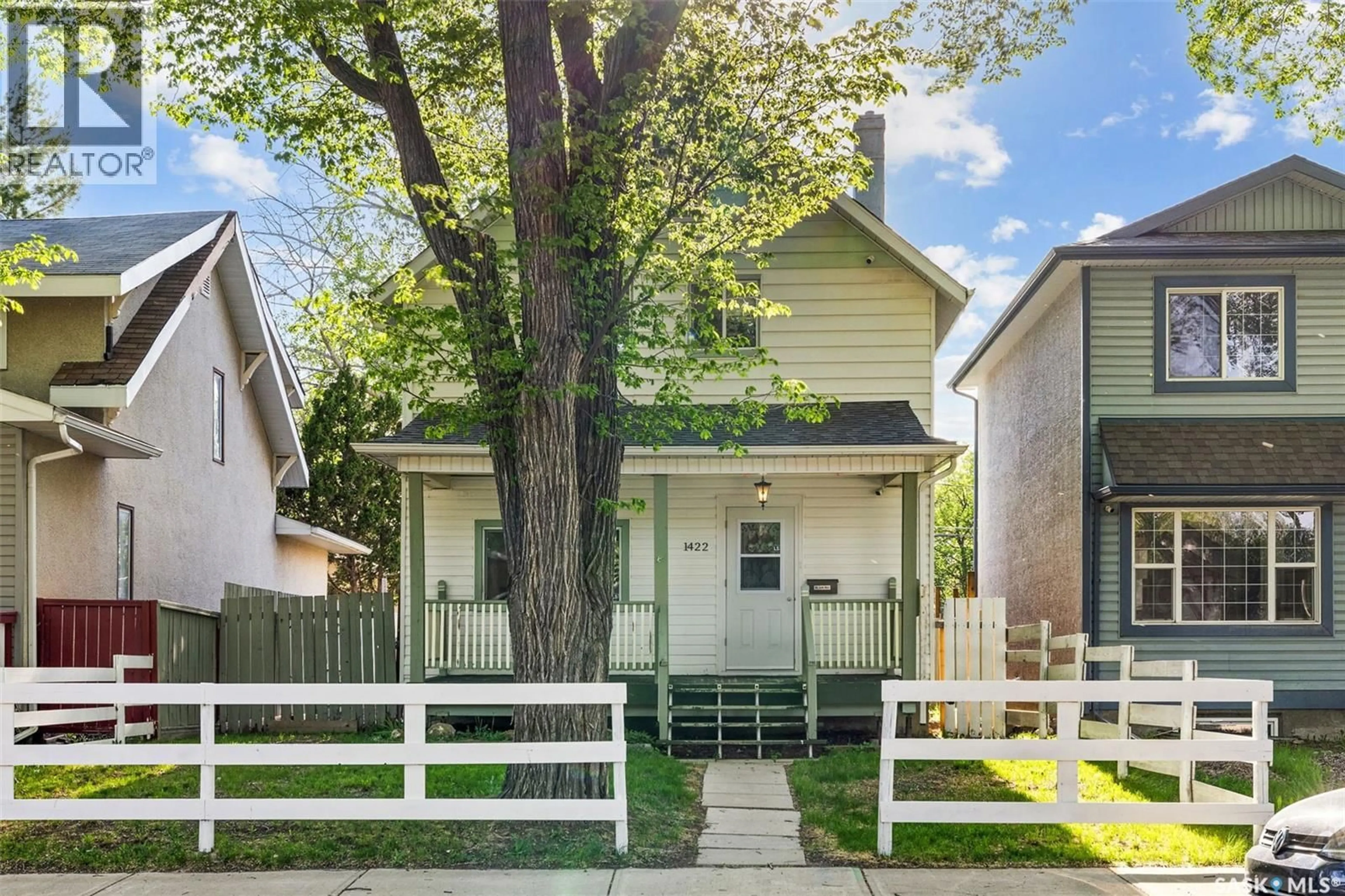 Home with vinyl exterior material, street for 1422 CAMERON STREET, Regina Saskatchewan S4T2T4