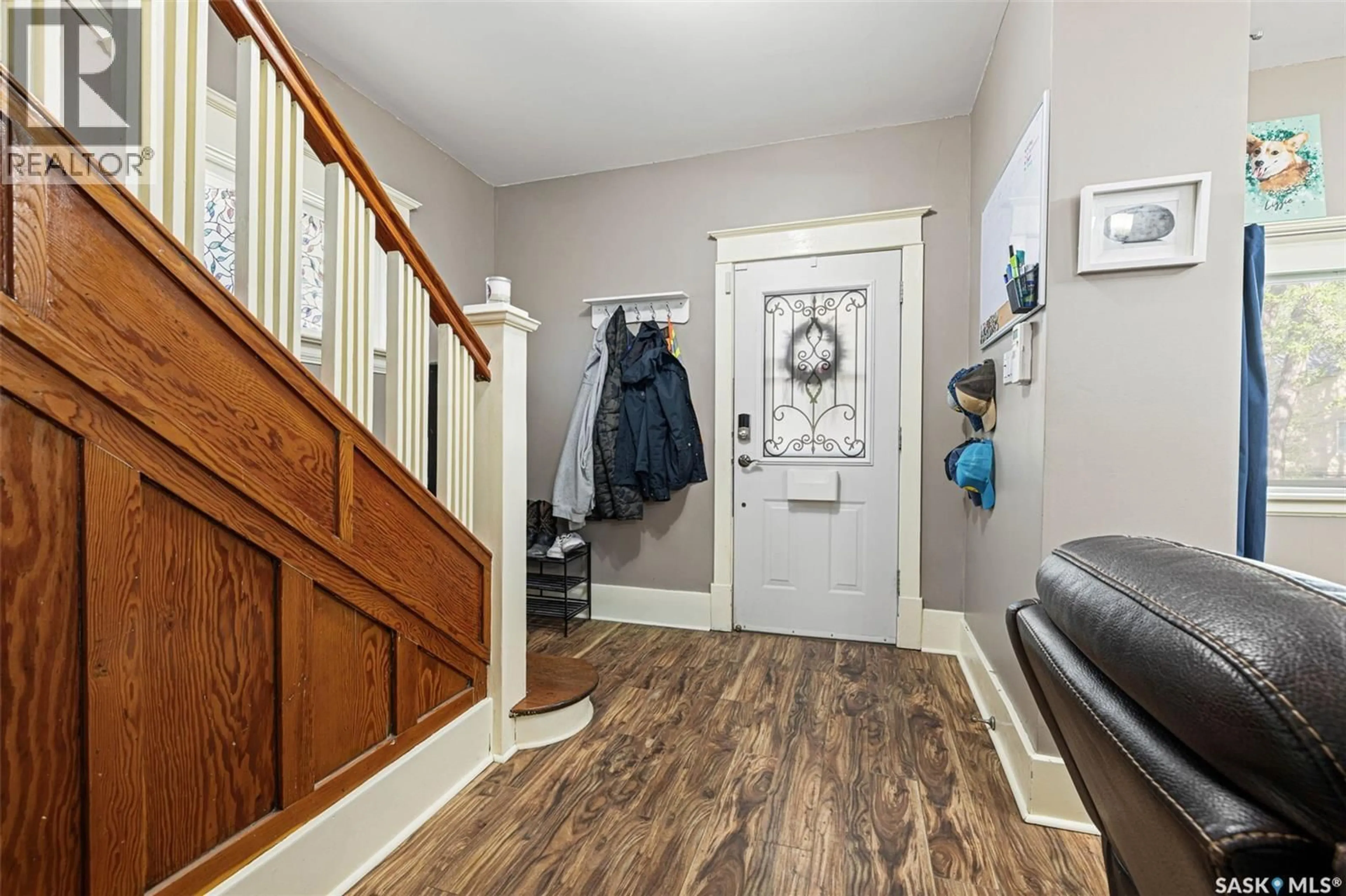 Indoor entryway for 1422 CAMERON STREET, Regina Saskatchewan S4T2T4