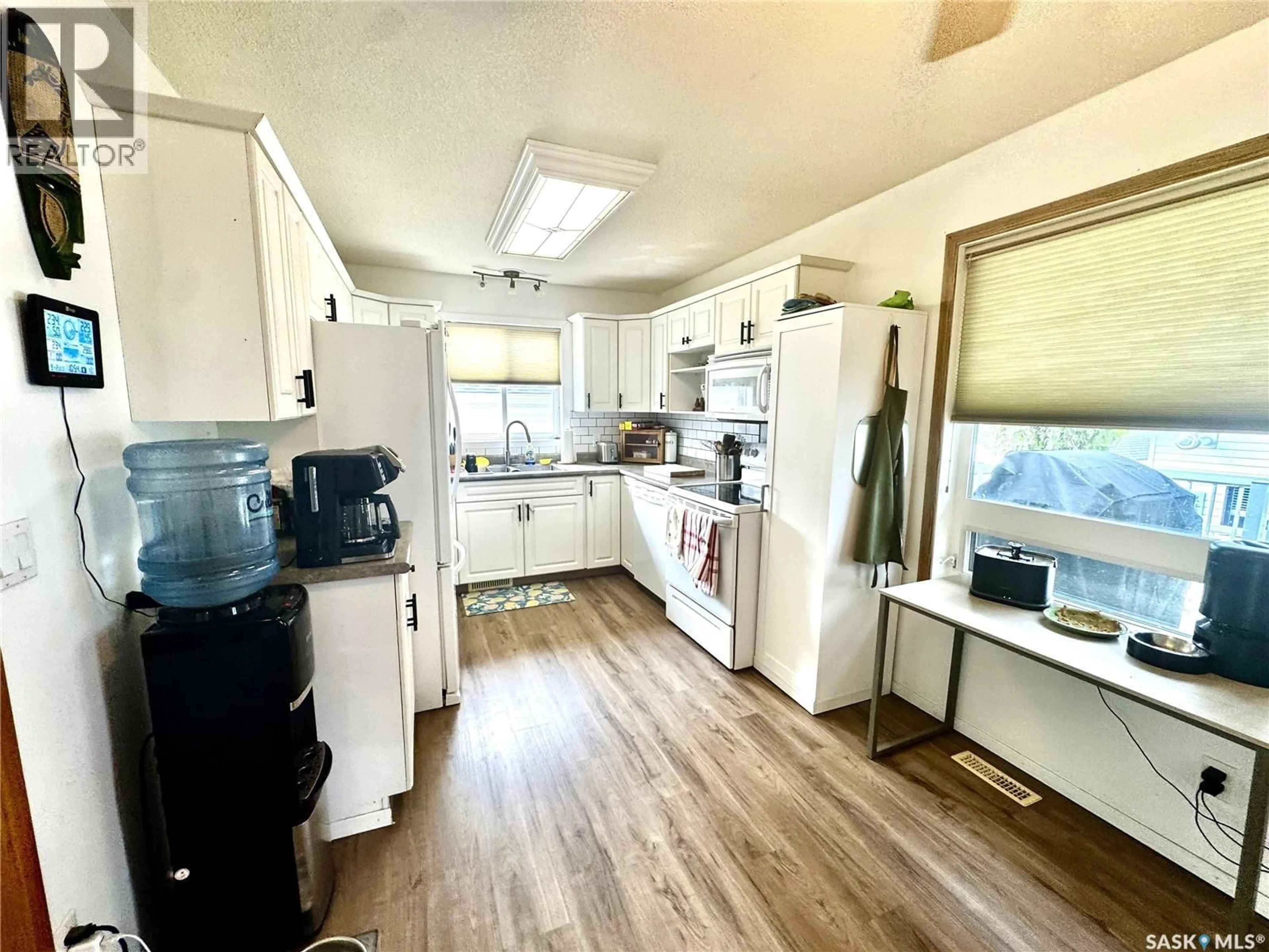 Standard kitchen, unknown for 518 6TH AVENUE, Swift Current Saskatchewan S9H0Y6