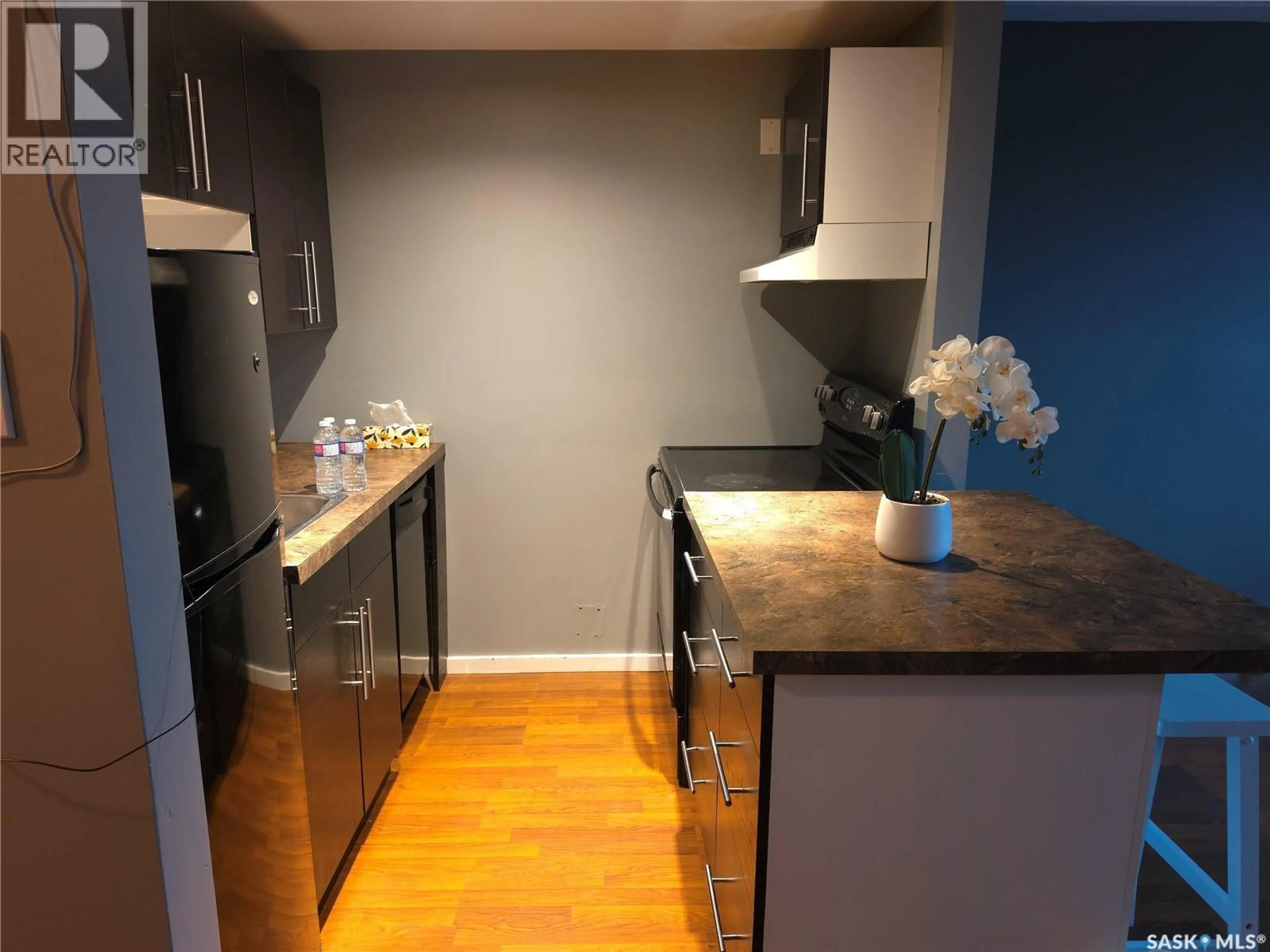 Standard kitchen, wood/laminate floor for 5 SUMMERS PLACE, Saskatoon Saskatchewan S7H3W4