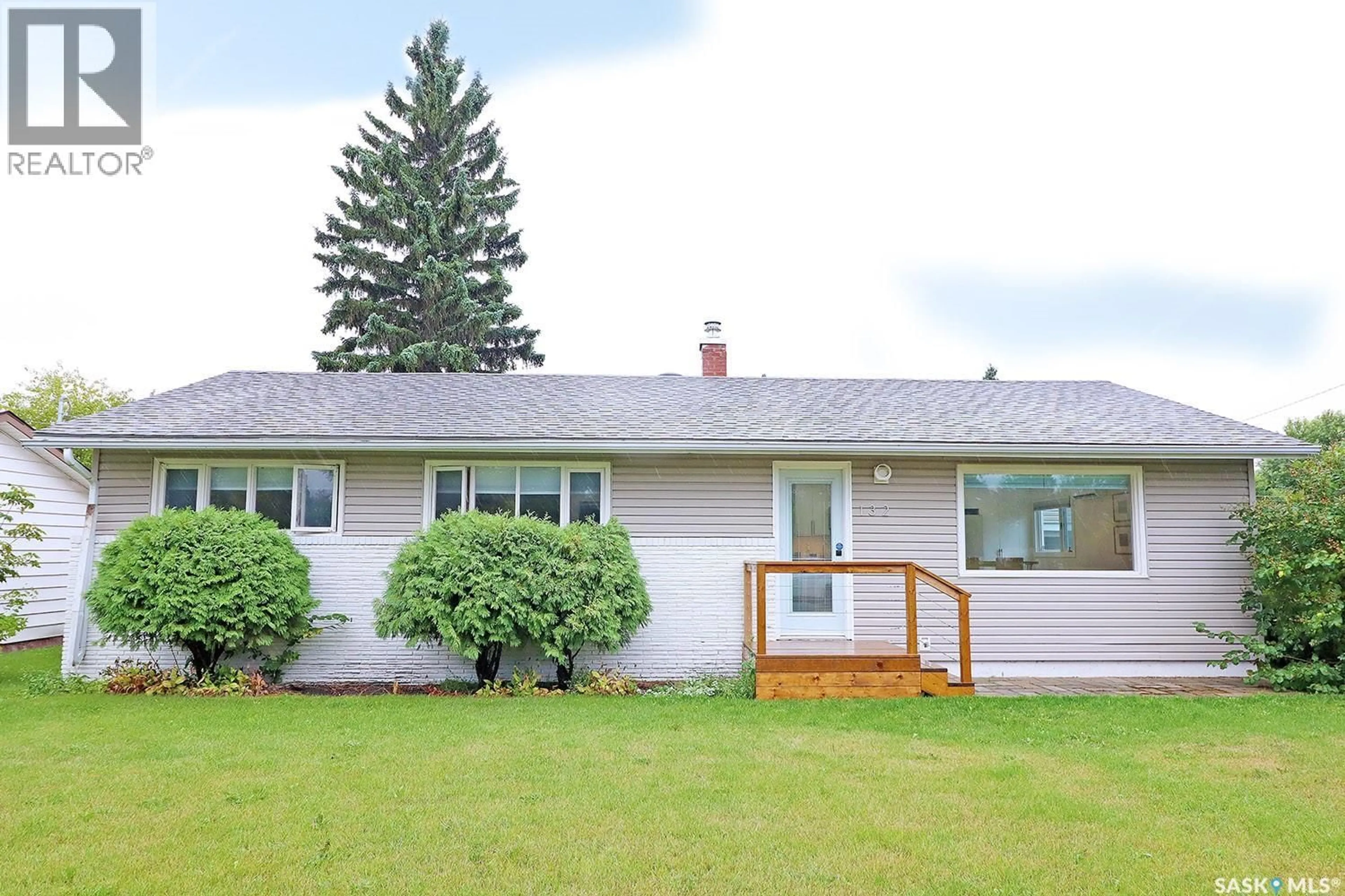 Home with vinyl exterior material, unknown for 132 KING STREET, Yorkton Saskatchewan S3N0V2