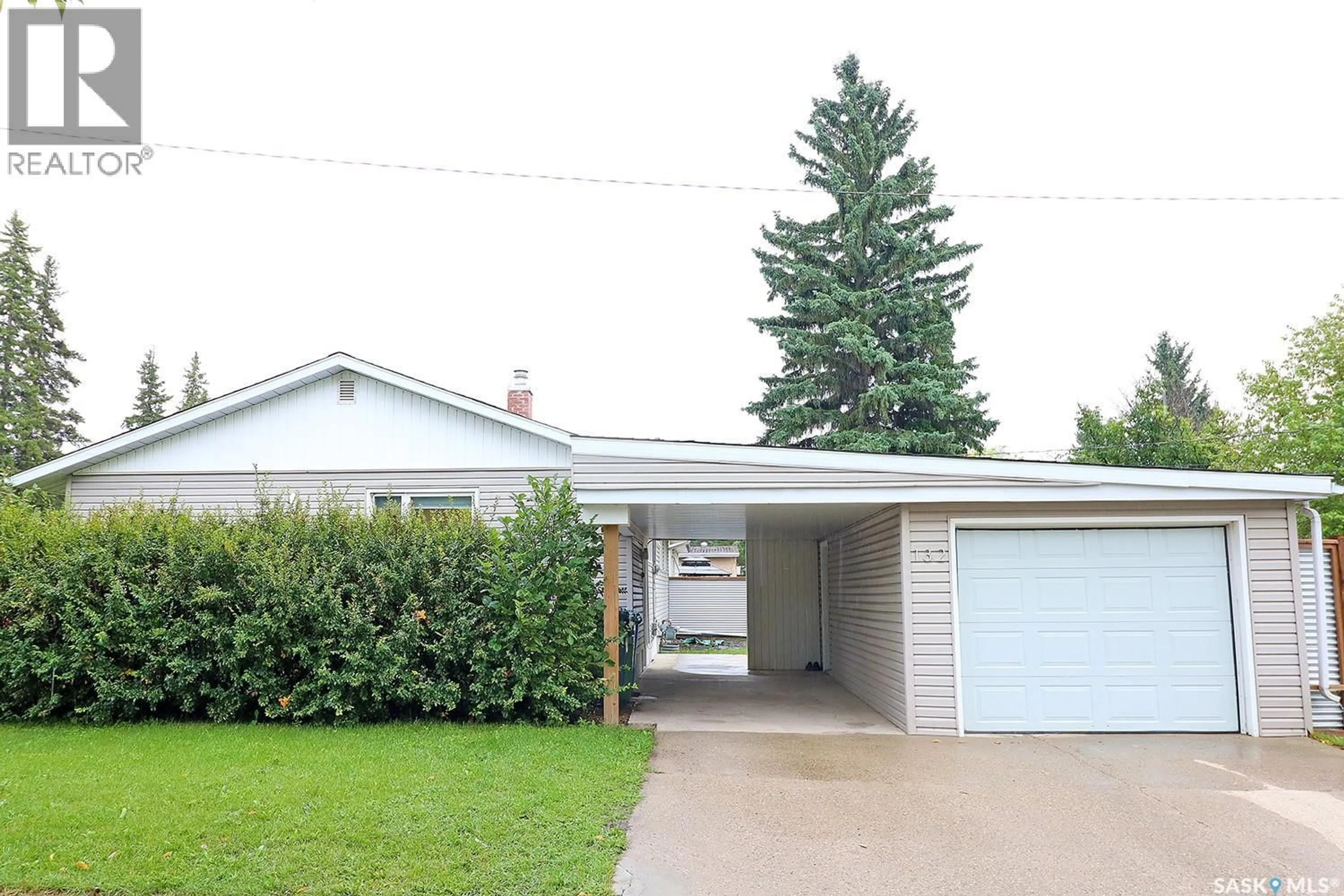 Home with vinyl exterior material, street for 132 KING STREET, Yorkton Saskatchewan S3N0V2