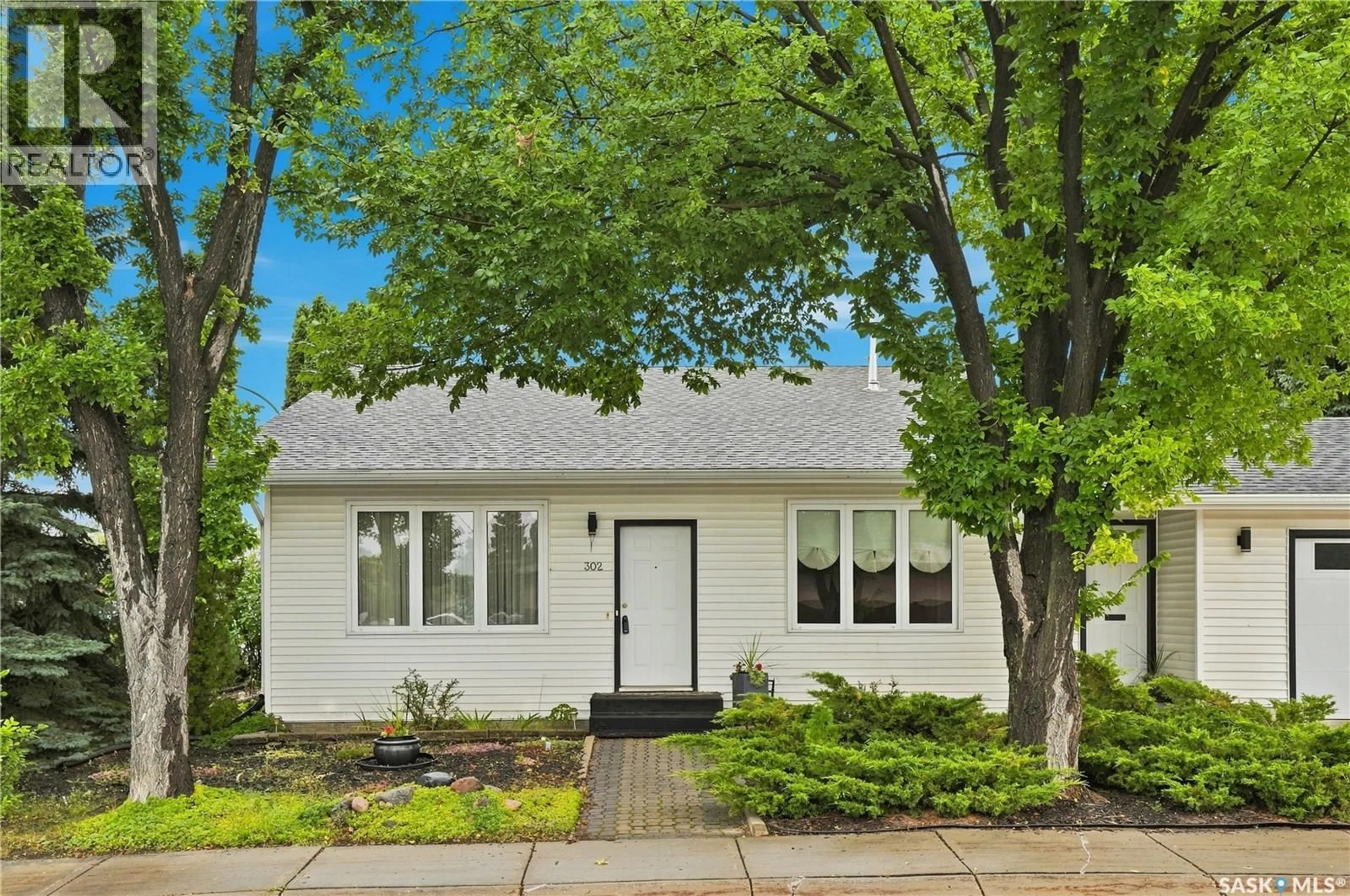 Home with vinyl exterior material, street for 302 NEMEIBEN ROAD, Saskatoon Saskatchewan S7J4S7