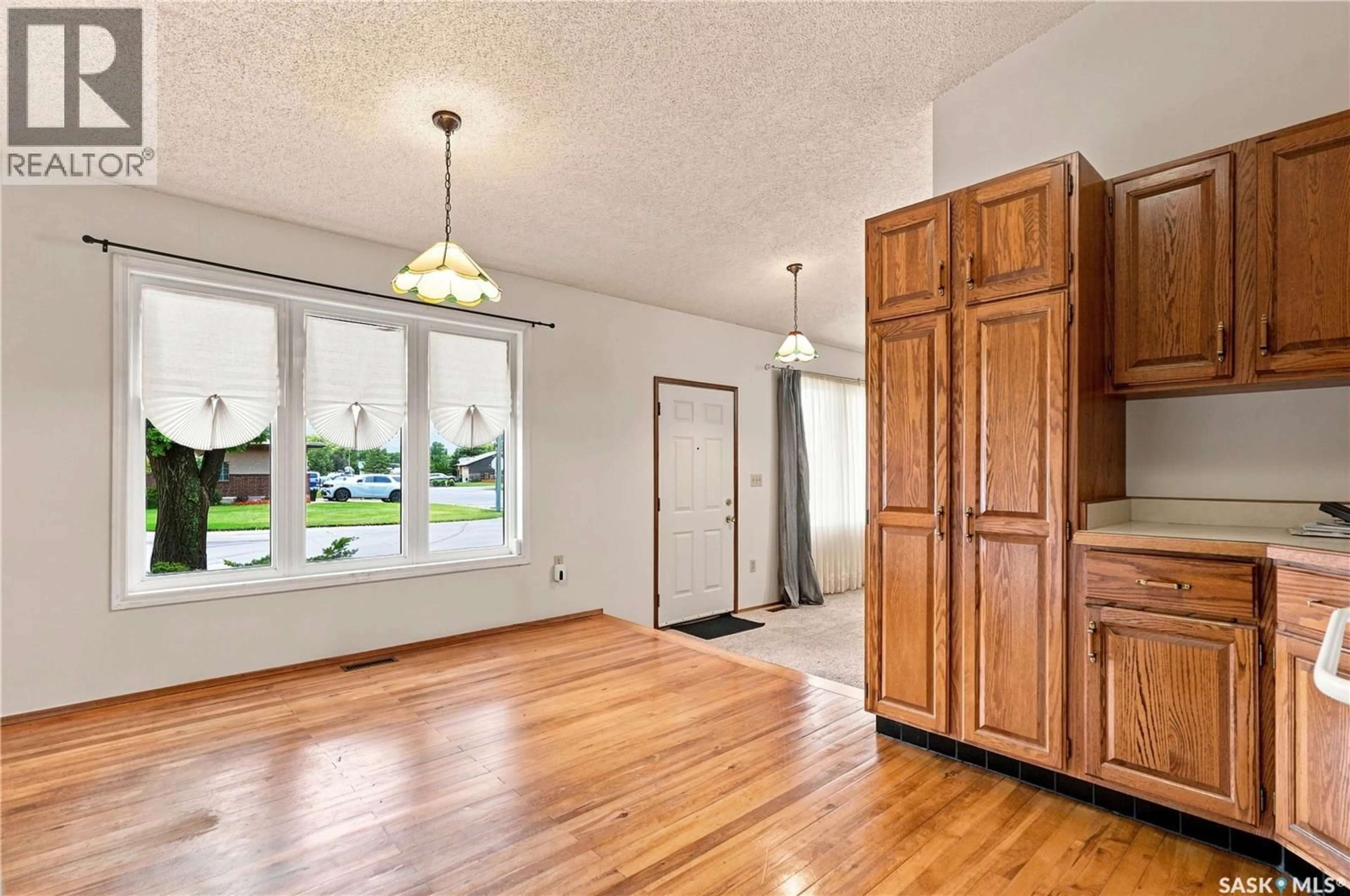 Unknown for 302 NEMEIBEN ROAD, Saskatoon Saskatchewan S7J4S7