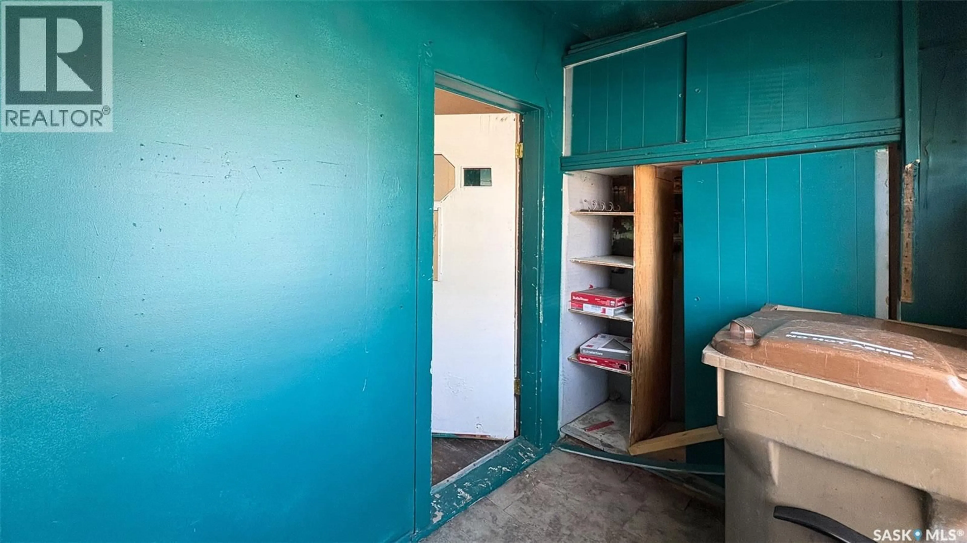 Storage room or clothes room or walk-in closet for 2034 QUEBEC STREET, Regina Saskatchewan S4P1J9