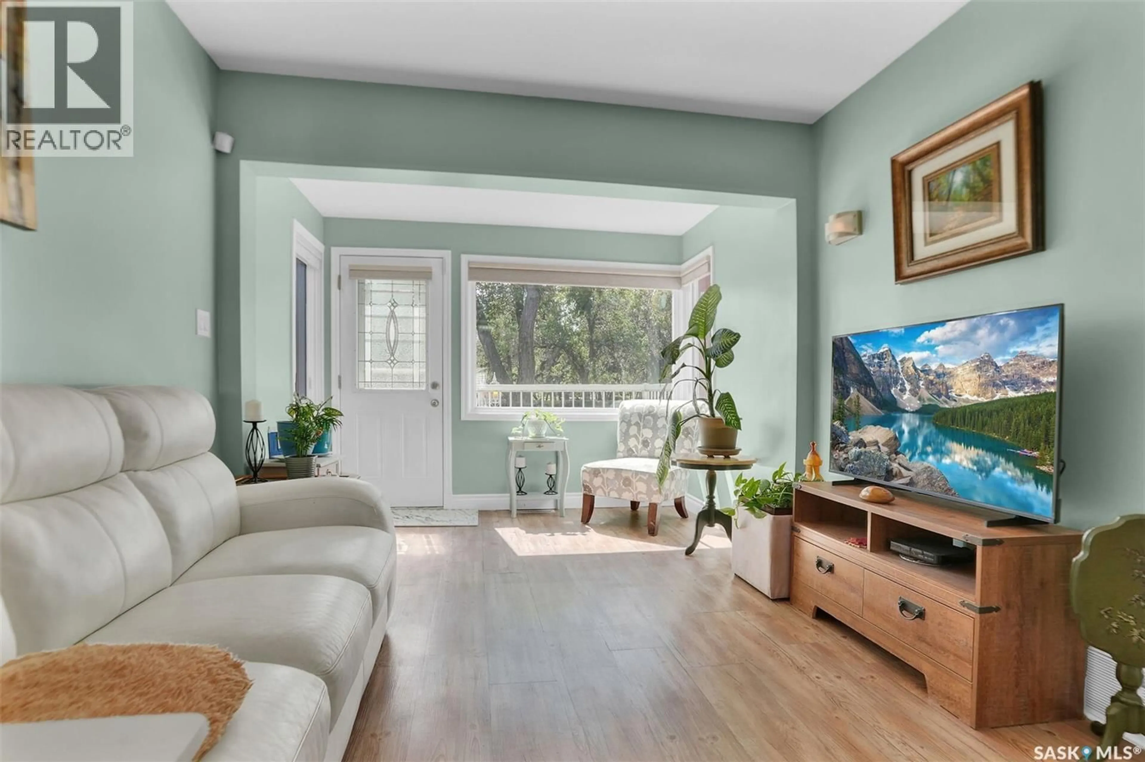 Living room with furniture, unknown for 4604 DEWDNEY AVENUE, Regina Saskatchewan S4T1B4