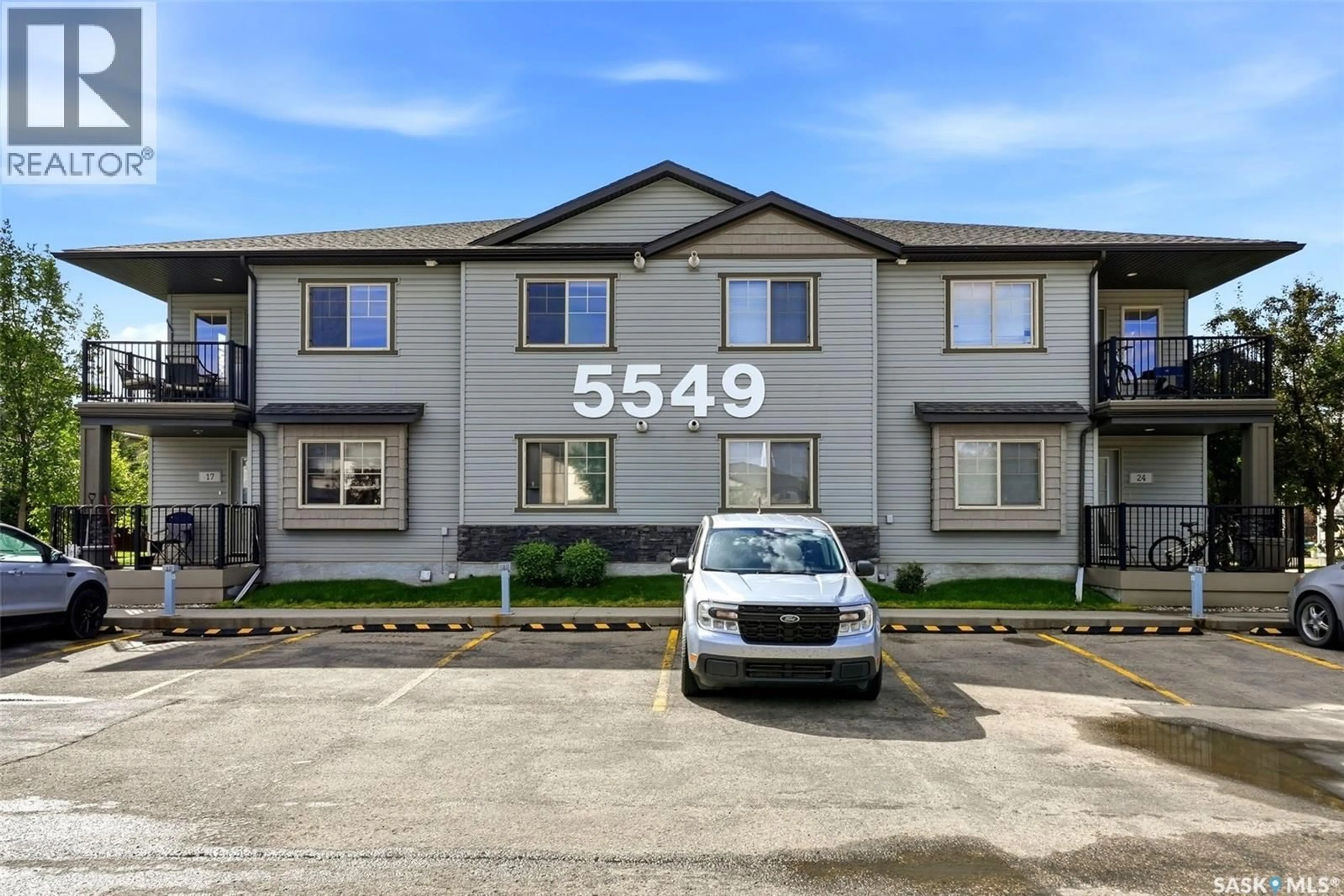 A pic from outside/outdoor area/front of a property/back of a property/a pic from drone, street for 5549 - 18 BLAKE CRESCENT, Regina Saskatchewan S4X0J1