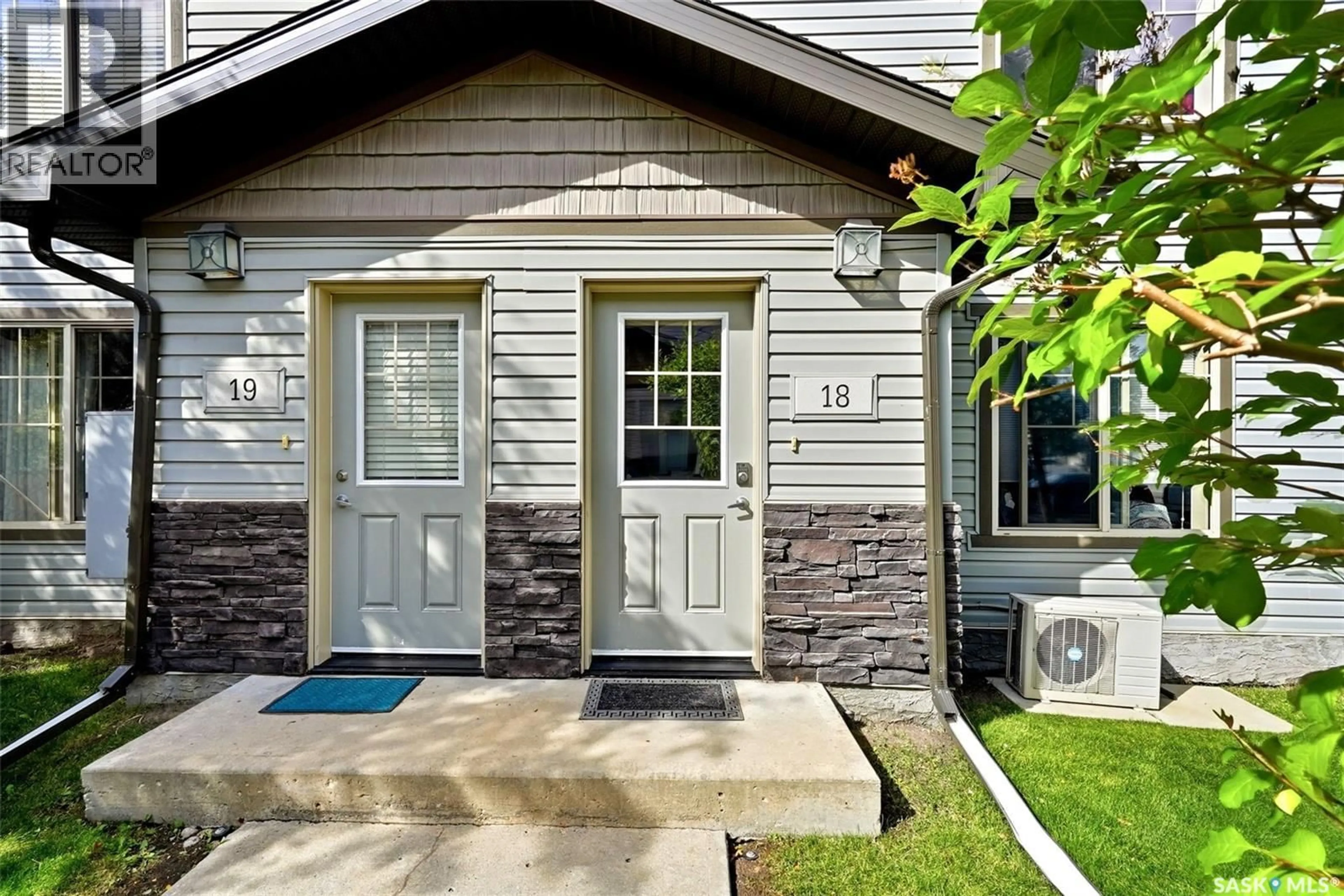 Home with vinyl exterior material, street for 5549 - 18 BLAKE CRESCENT, Regina Saskatchewan S4X0J1