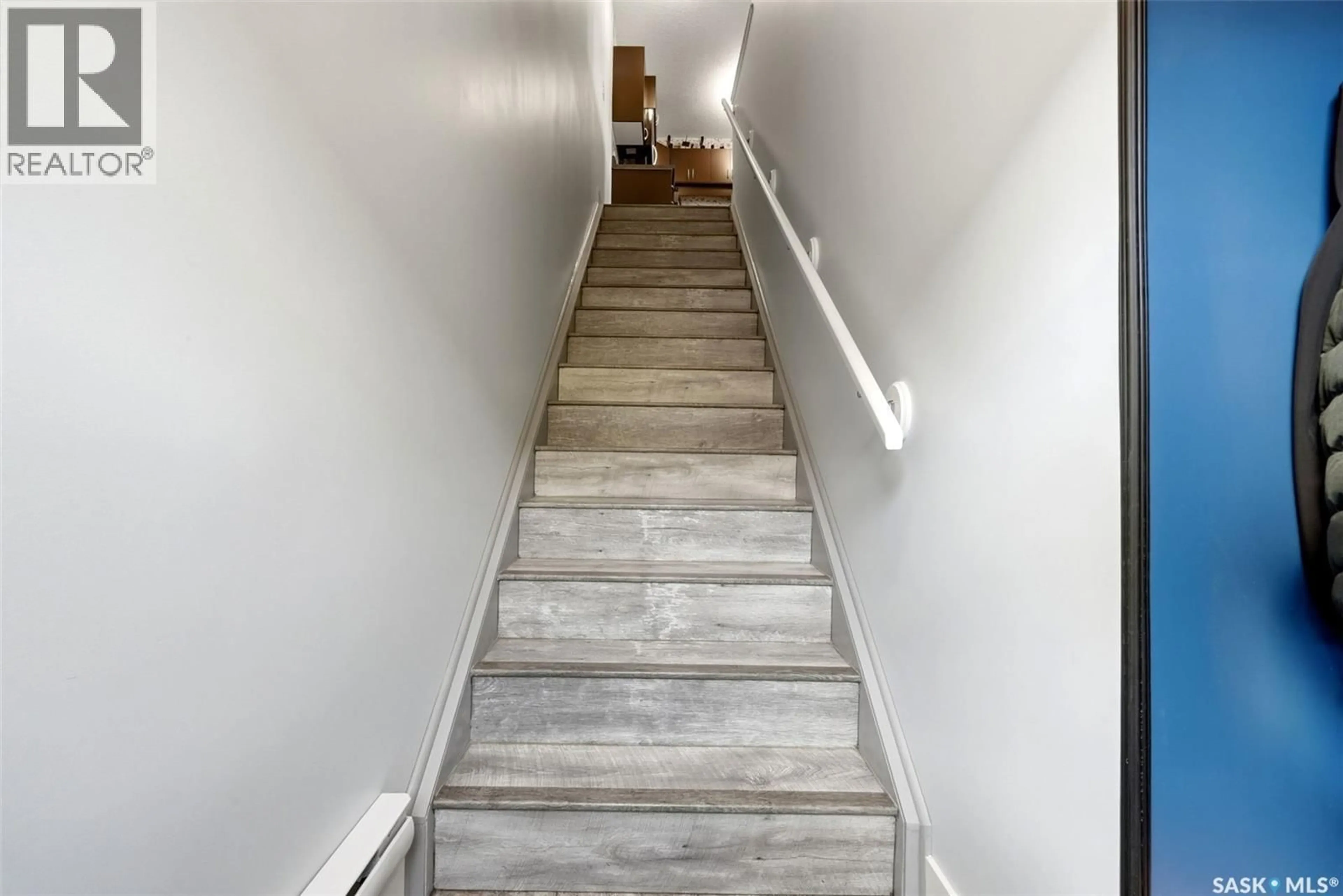 Stairs for 5549 - 18 BLAKE CRESCENT, Regina Saskatchewan S4X0J1
