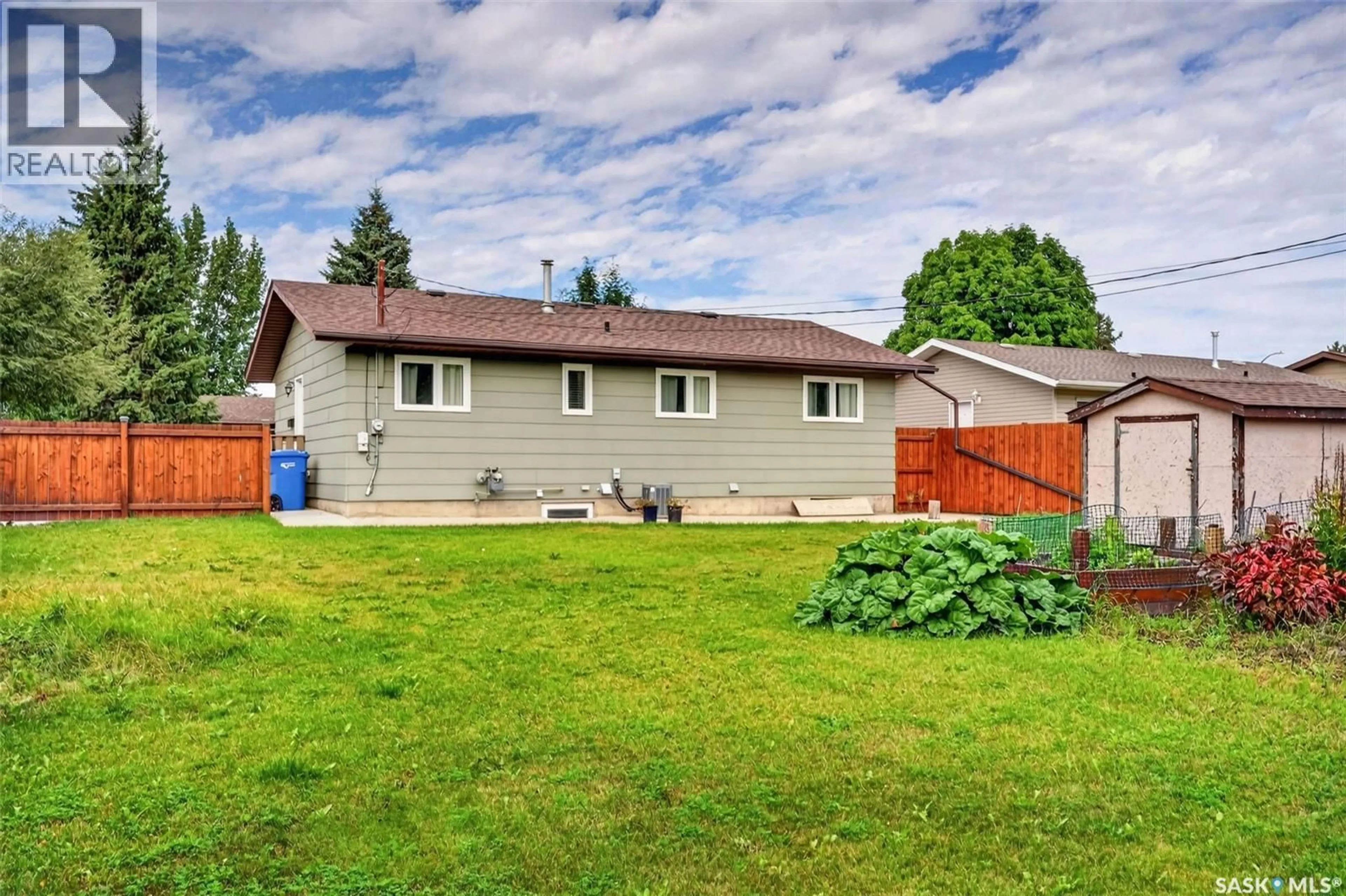Home with vinyl exterior material, street for 107 ELIZABETH STREET, Melfort Saskatchewan S0E1A0