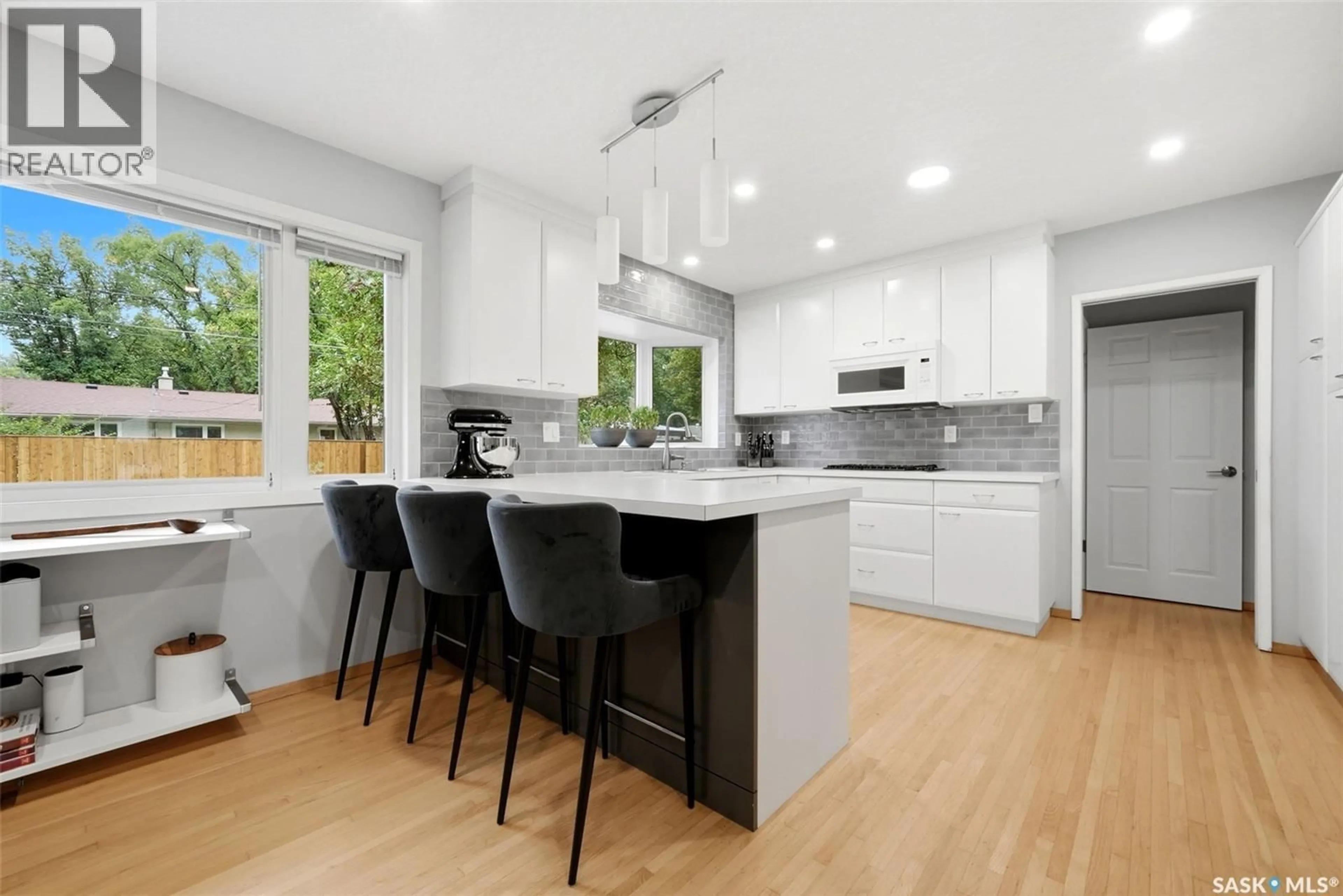 Open concept kitchen, unknown for 81 DOLPHIN BAY, Regina Saskatchewan S4S4Z9