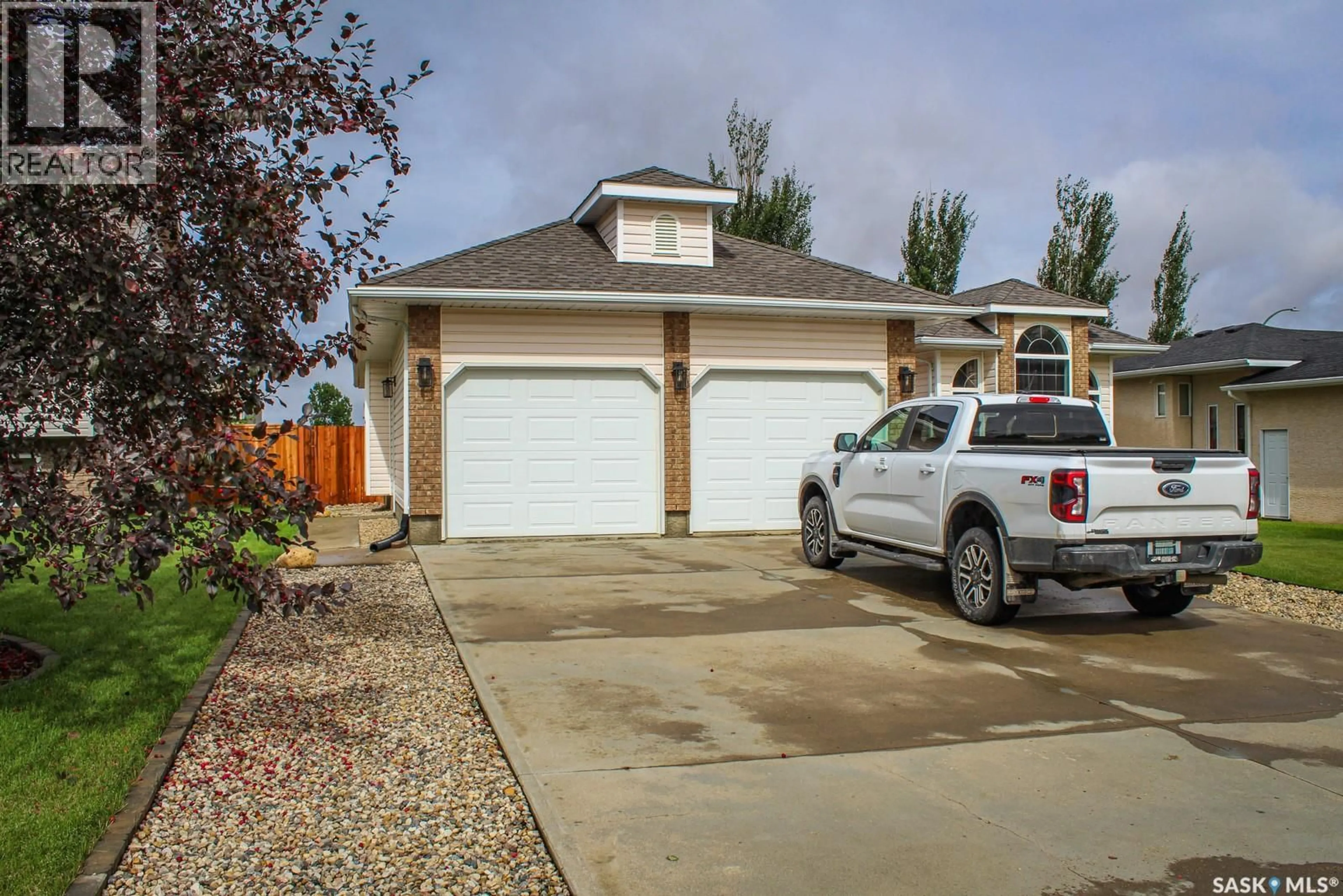 Home with vinyl exterior material, street for E - 510 PARK AVENUE, Melfort Saskatchewan S0E1A0