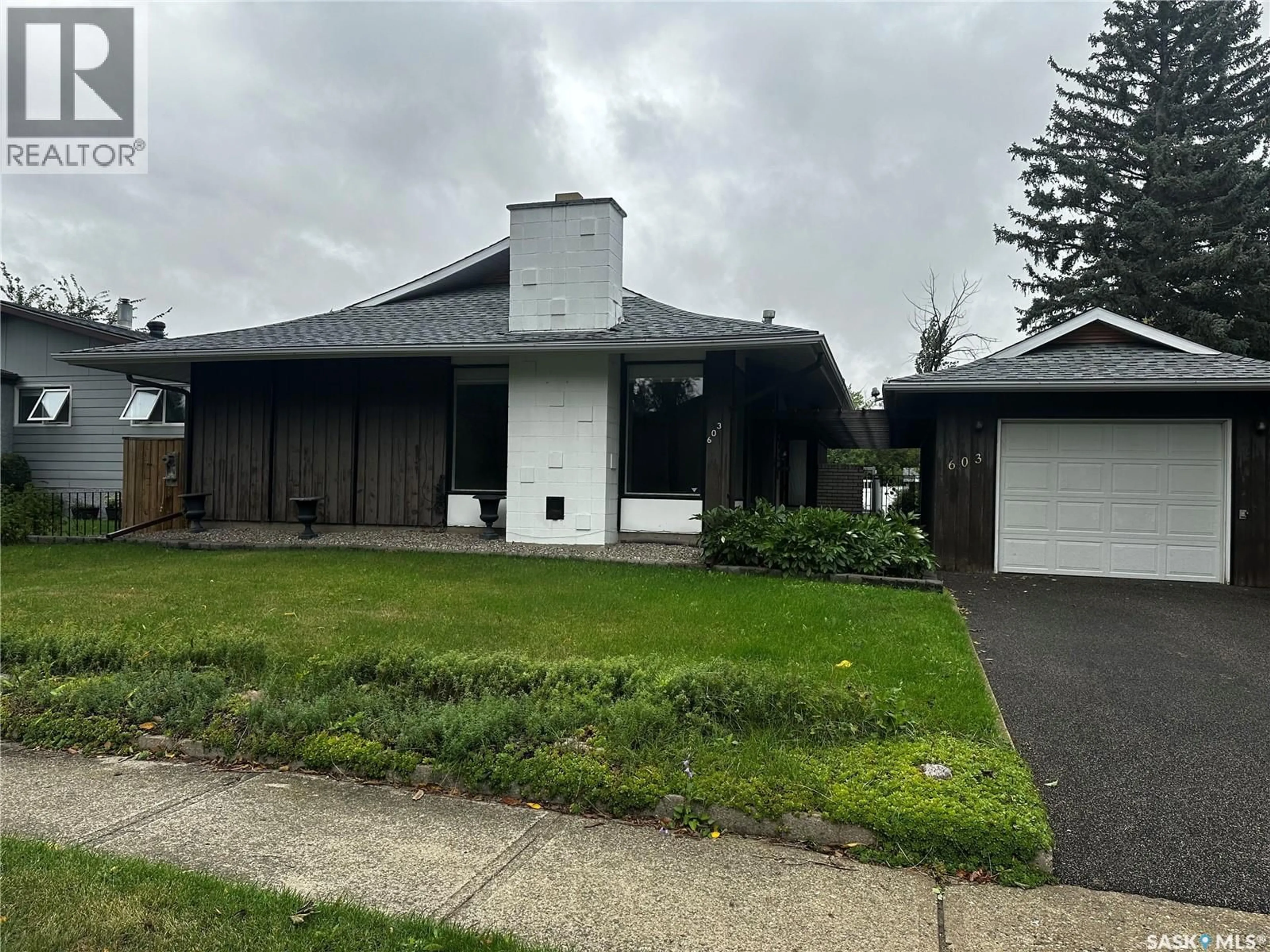 Home with vinyl exterior material, street for 603 3RD AVENUE, Weyburn Saskatchewan S4H1R2
