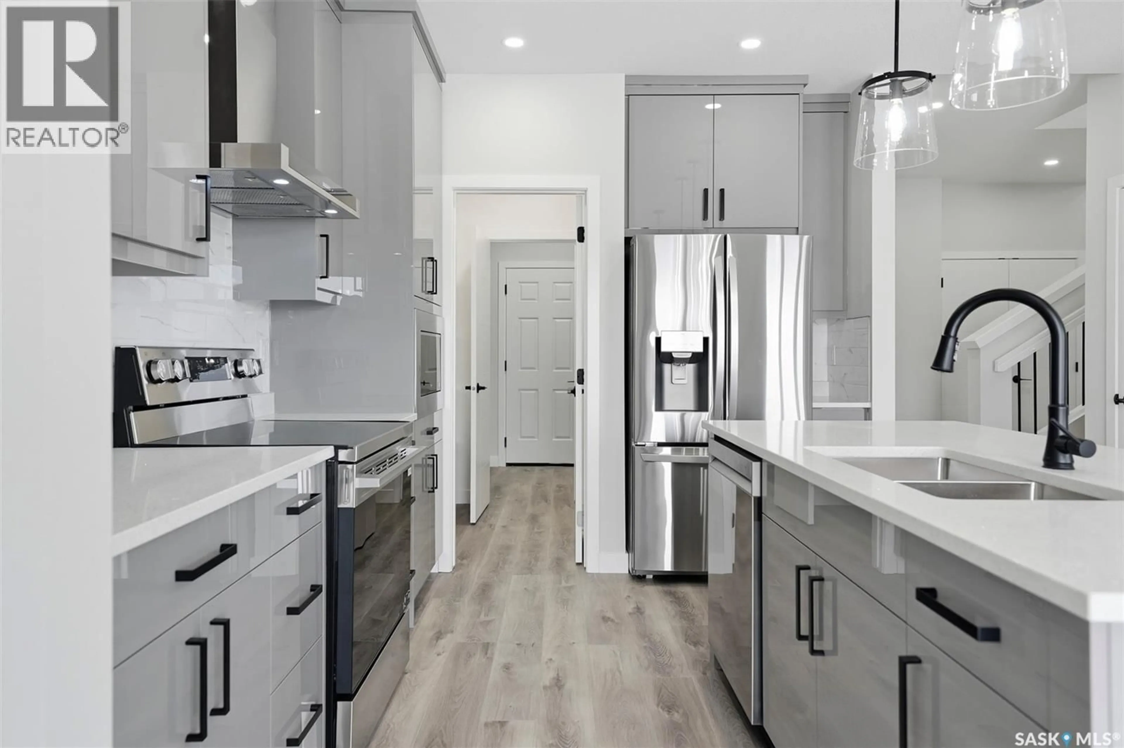 Contemporary kitchen, unknown for 864 NIGHTINGALE ROAD, Saskatoon Saskatchewan S7L7R5
