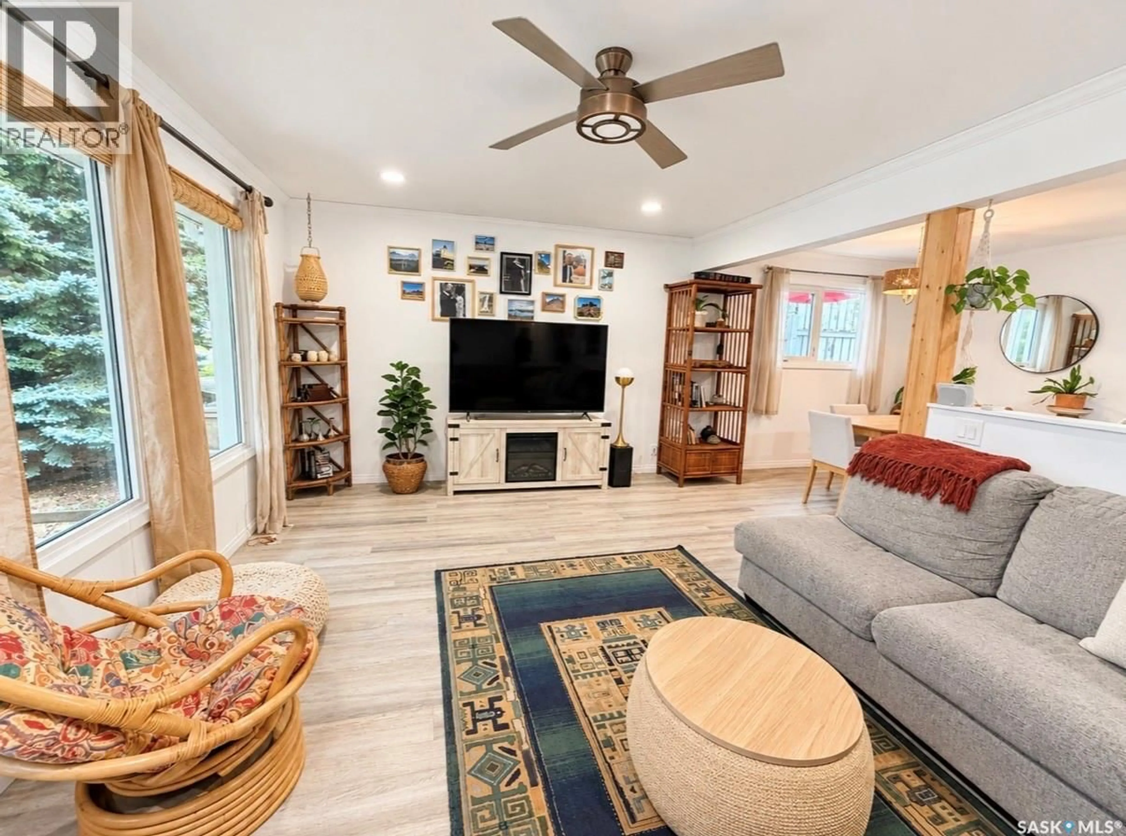 Living room with furniture, unknown for 270 CONLIN DRIVE, Swift Current Saskatchewan S9H3A8
