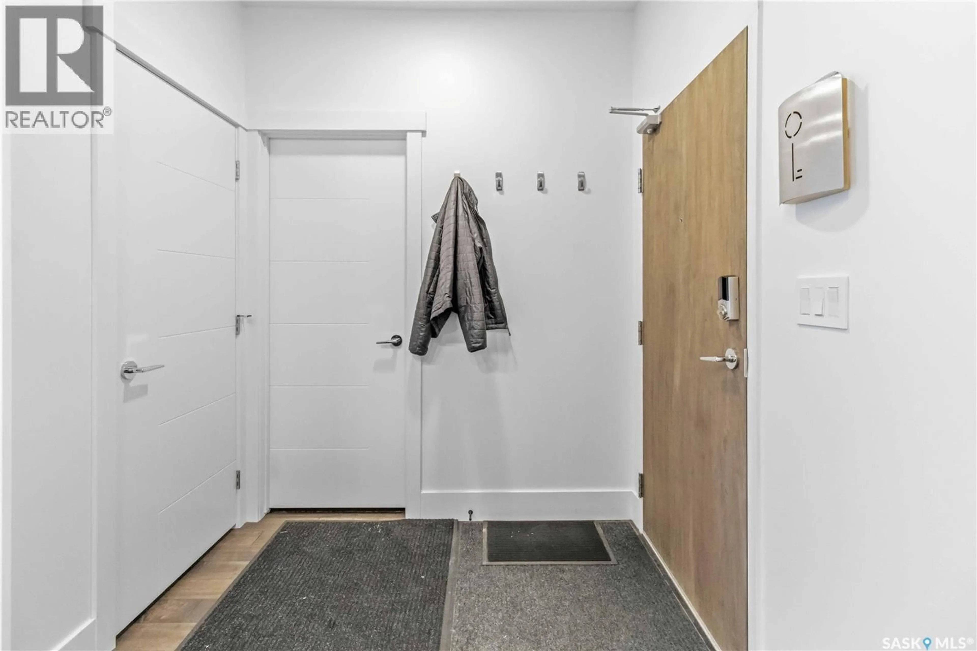 Indoor foyer for 104 - 1010 MAIN STREET, Saskatoon Saskatchewan S7H0K7