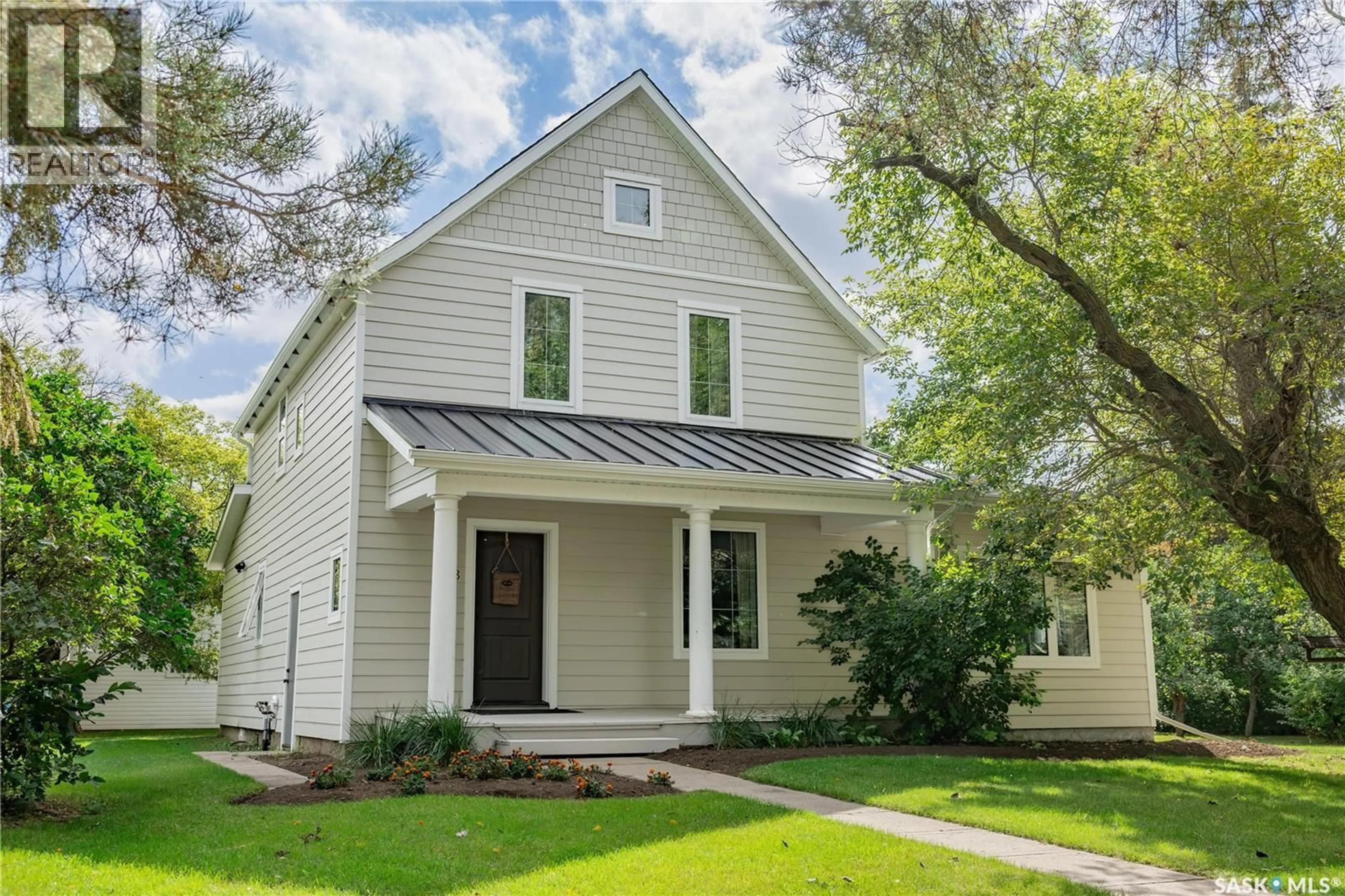 Home with vinyl exterior material, street for 208 1ST STREET, Dundurn Saskatchewan S0K1K0