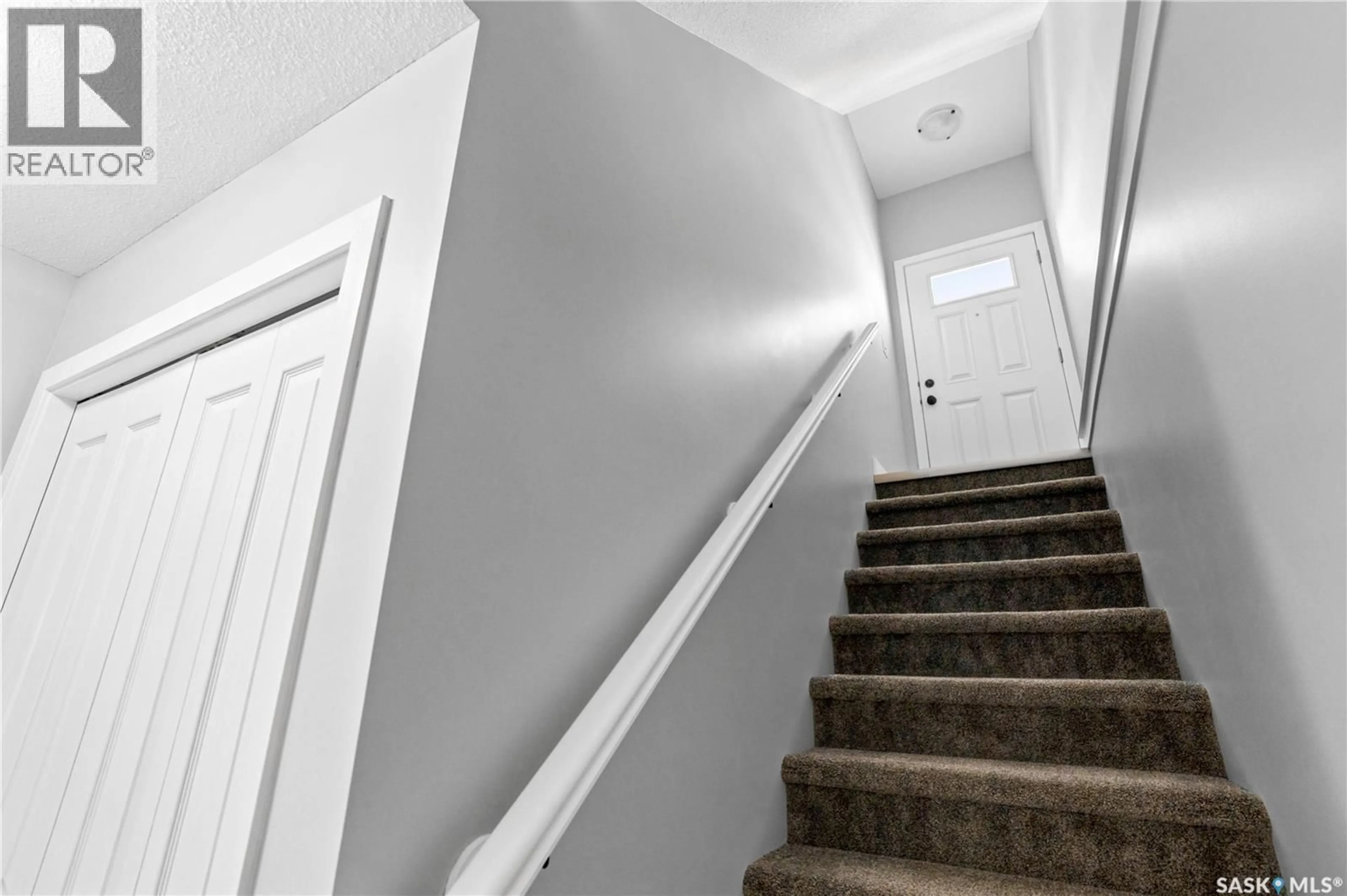 Stairs for 4850 - 33 HARBOUR LANDING DRIVE, Regina Saskatchewan S4W0K9
