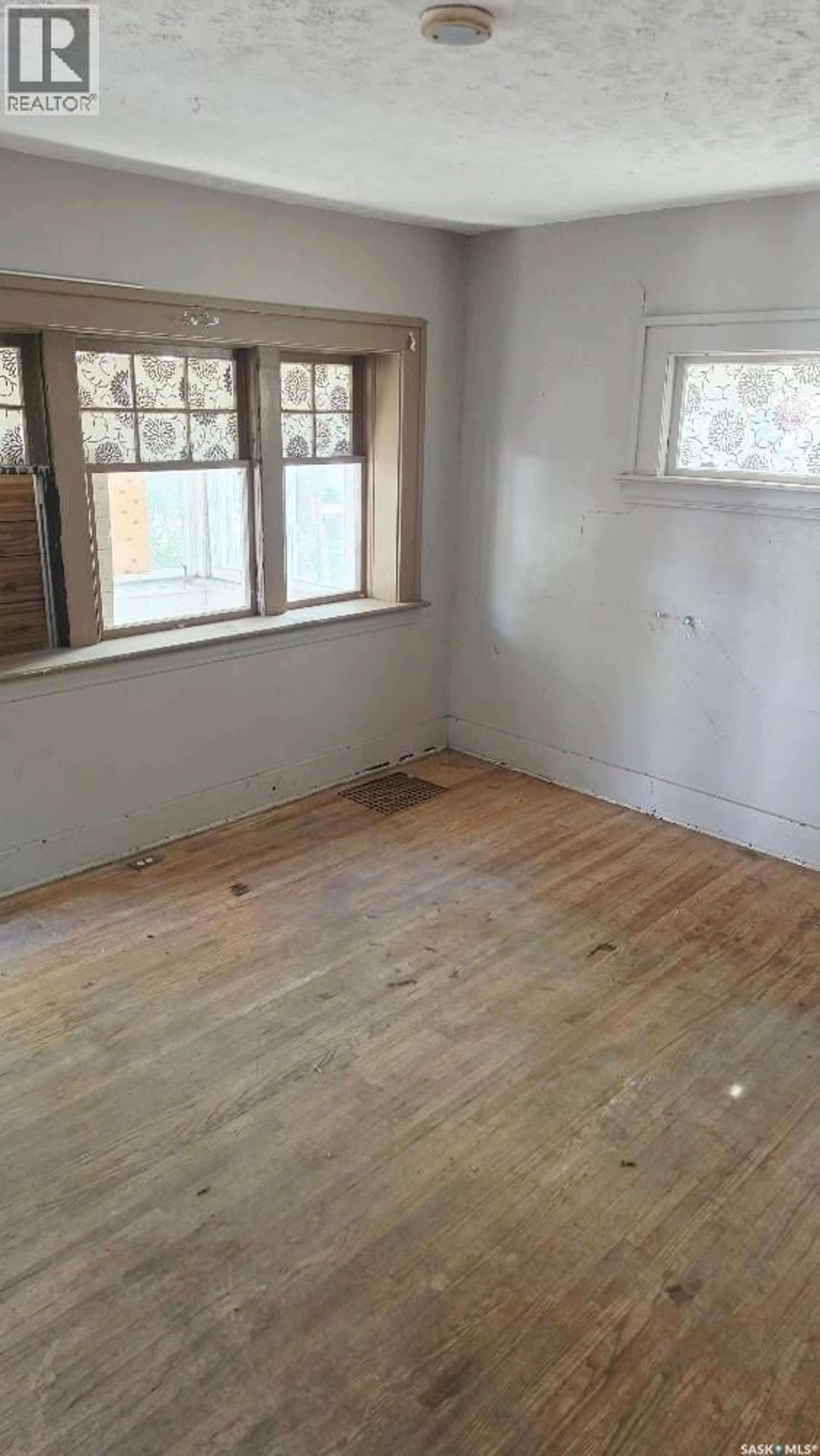 A pic of a room for 1256 KING STREET, Regina Saskatchewan S4T4E9