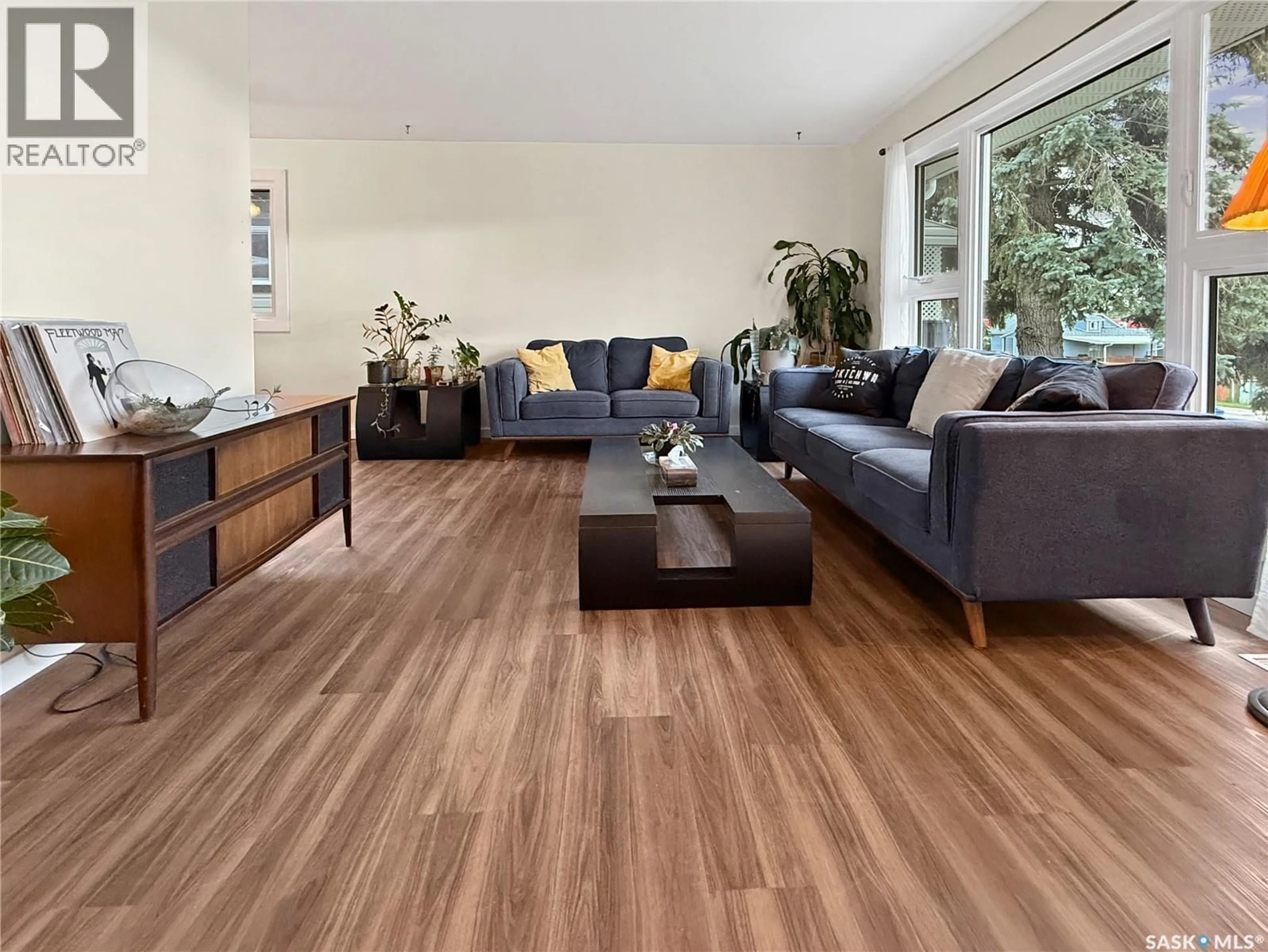 Living room with furniture, wood/laminate floor for 33 7TH AVENUE, Swift Current Saskatchewan S9H2N2