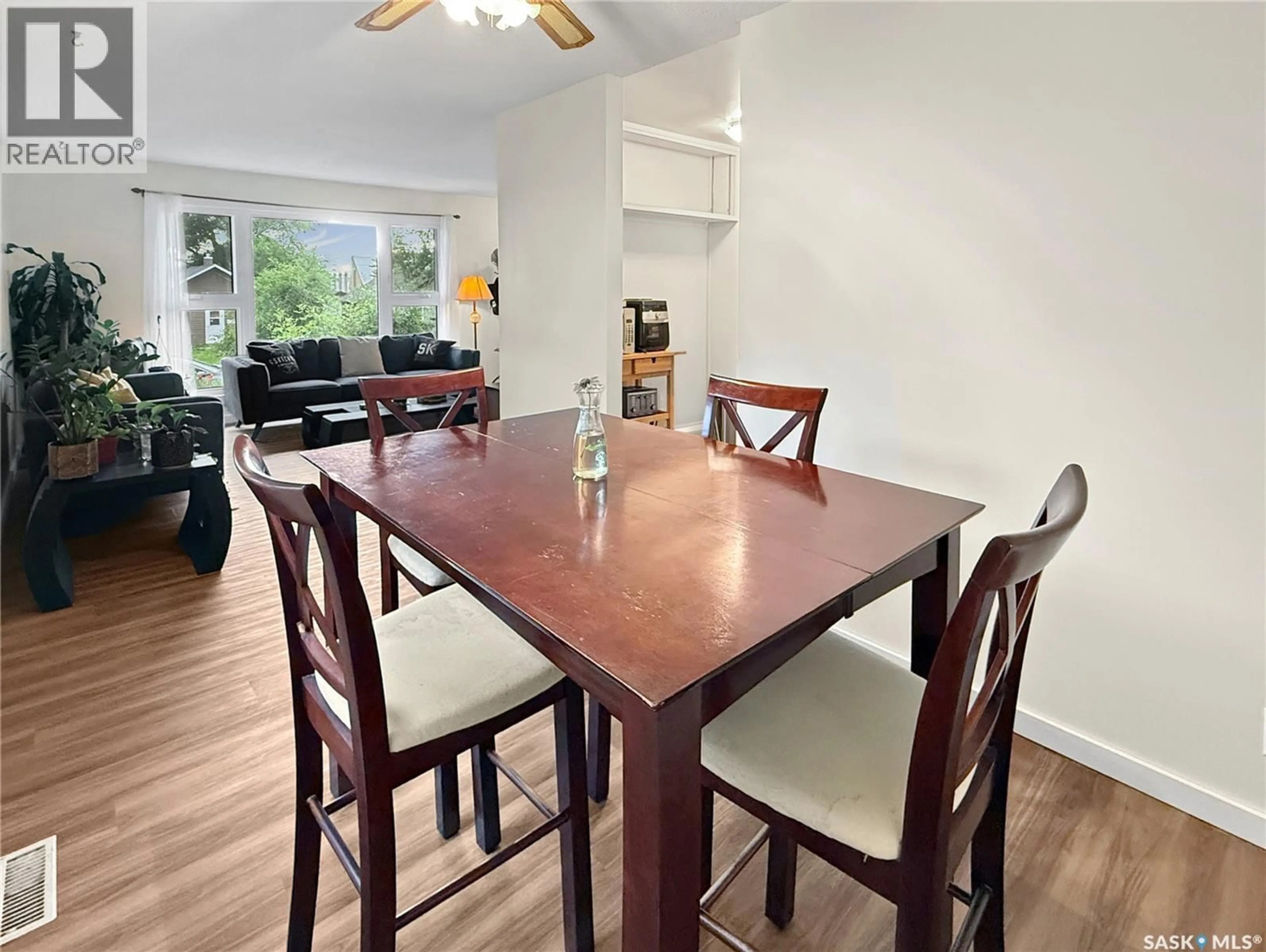 Dining room, wood/laminate floor for 33 7TH AVENUE, Swift Current Saskatchewan S9H2N2