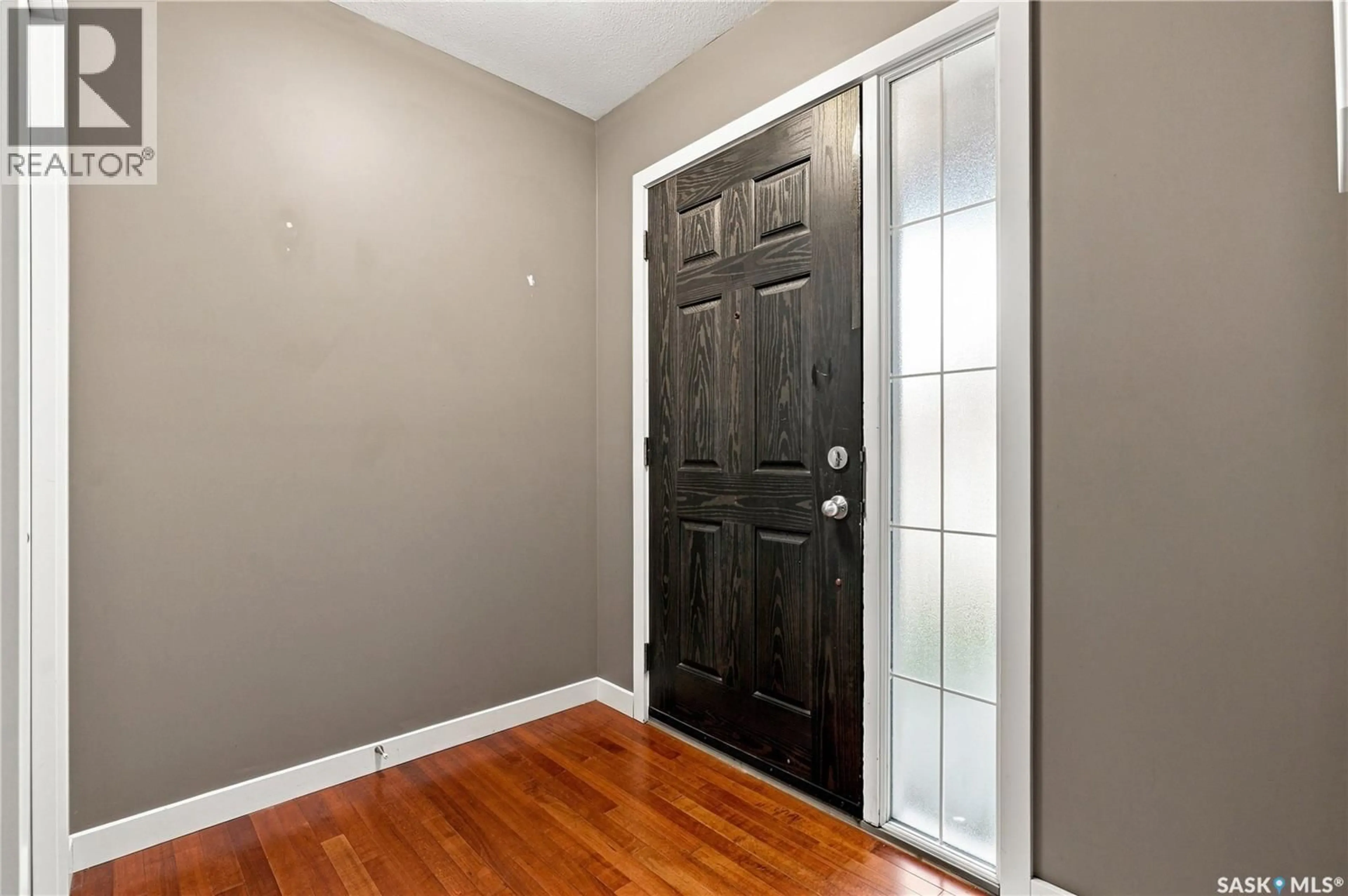 Indoor entryway for 305 - 710 GORDON ROAD, Saskatoon Saskatchewan S7T0J5