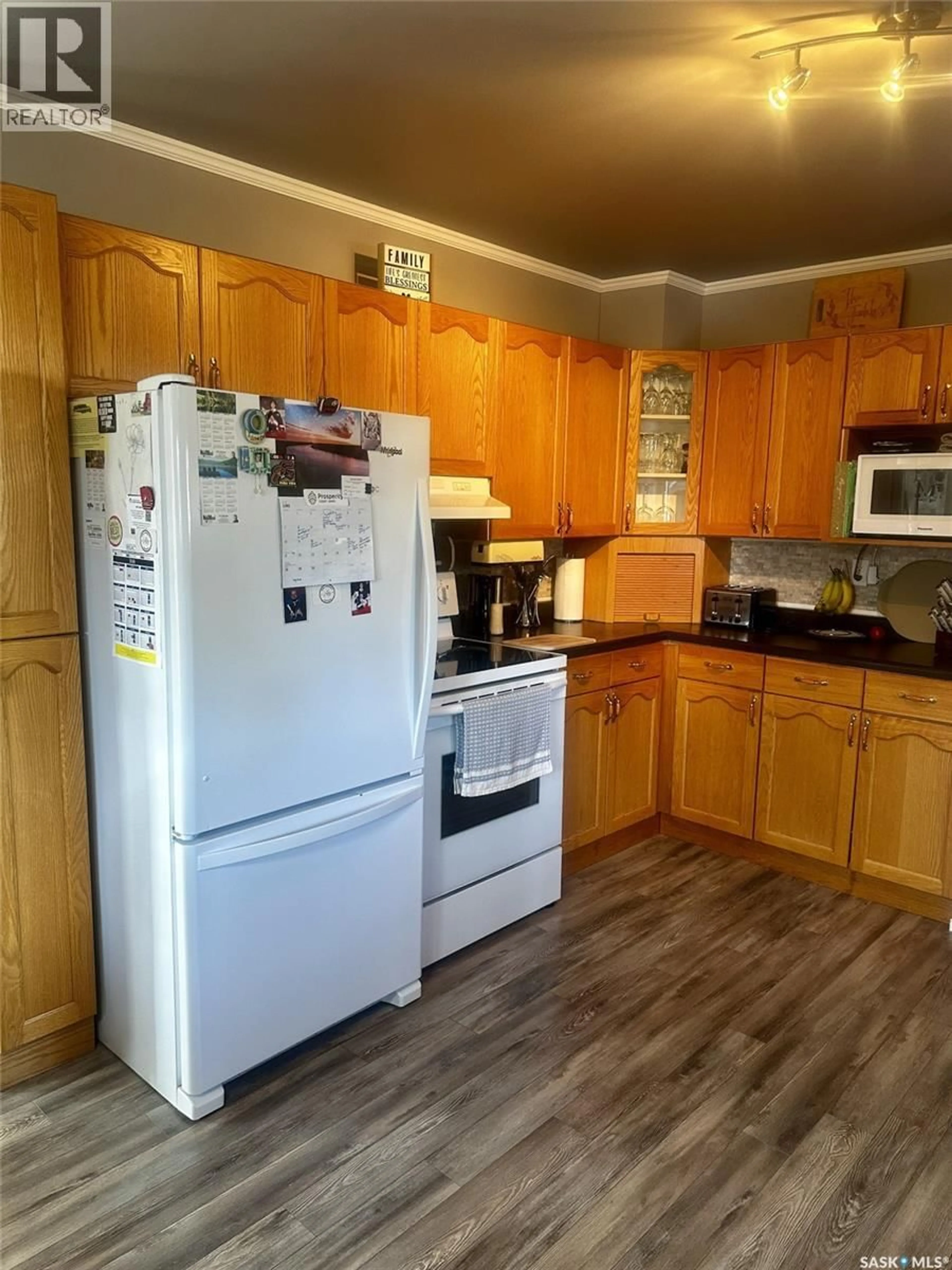 Standard kitchen, wood/laminate floor for 202 WILLOW STREET, Leroy Saskatchewan S0K2P0