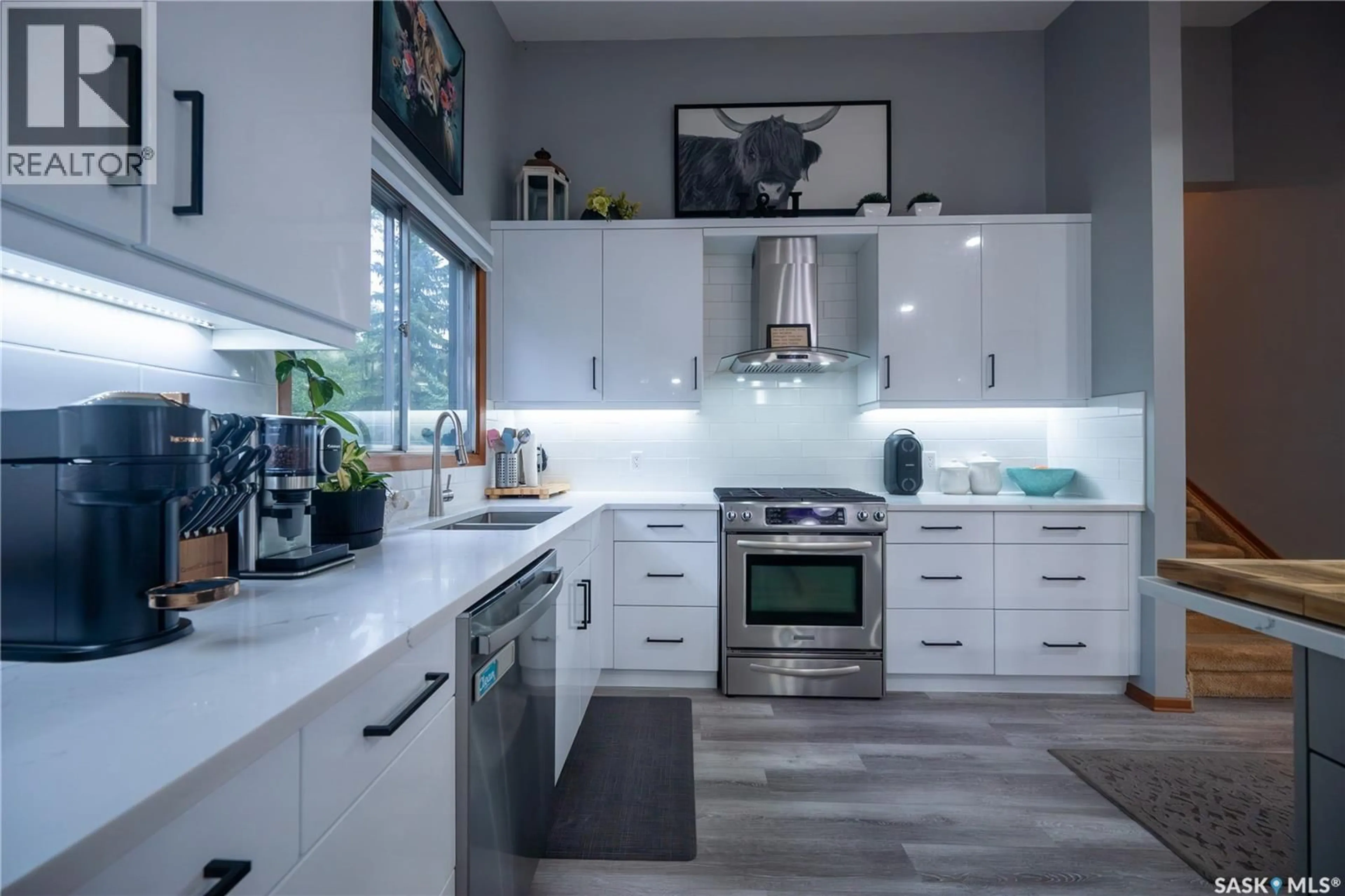 Contemporary kitchen, ceramic/tile floor for 34 DRIFTWOOD CRESCENT, Yorkton Saskatchewan S3N2P8