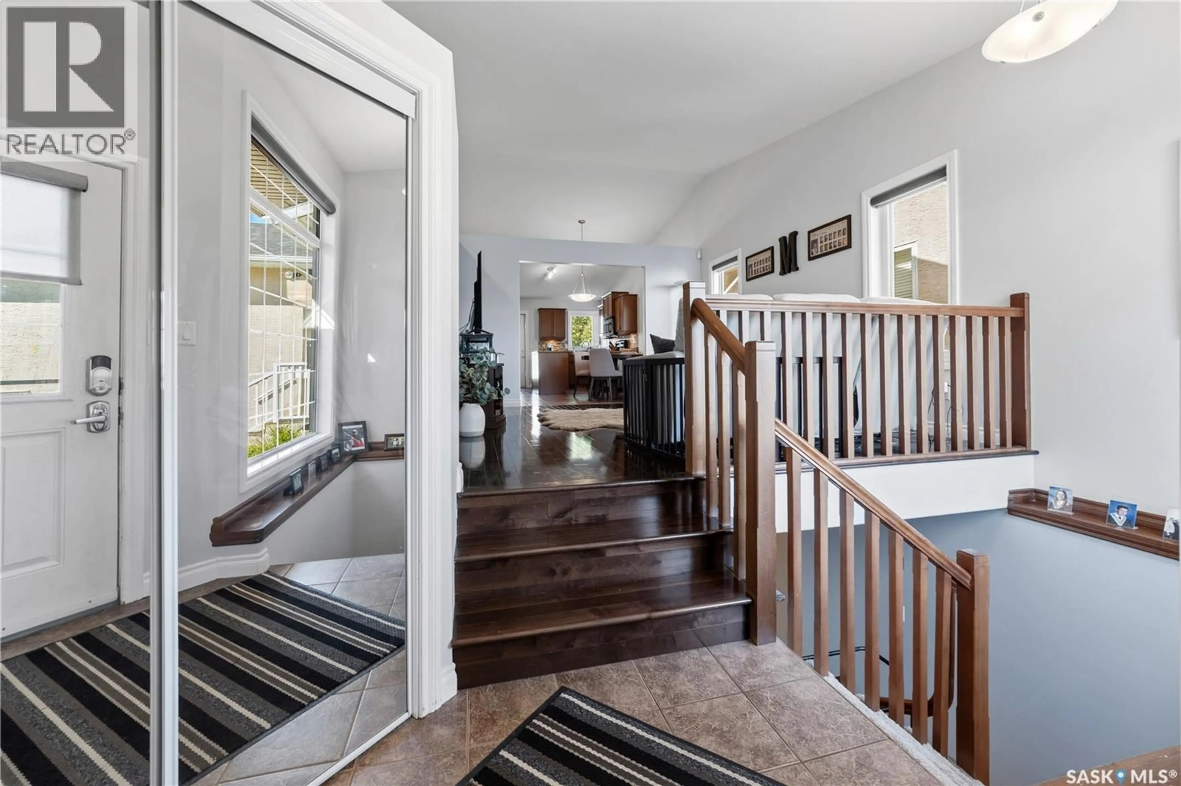 Indoor entryway for 4445 PRESTON CRESCENT, Regina Saskatchewan S4X0C8