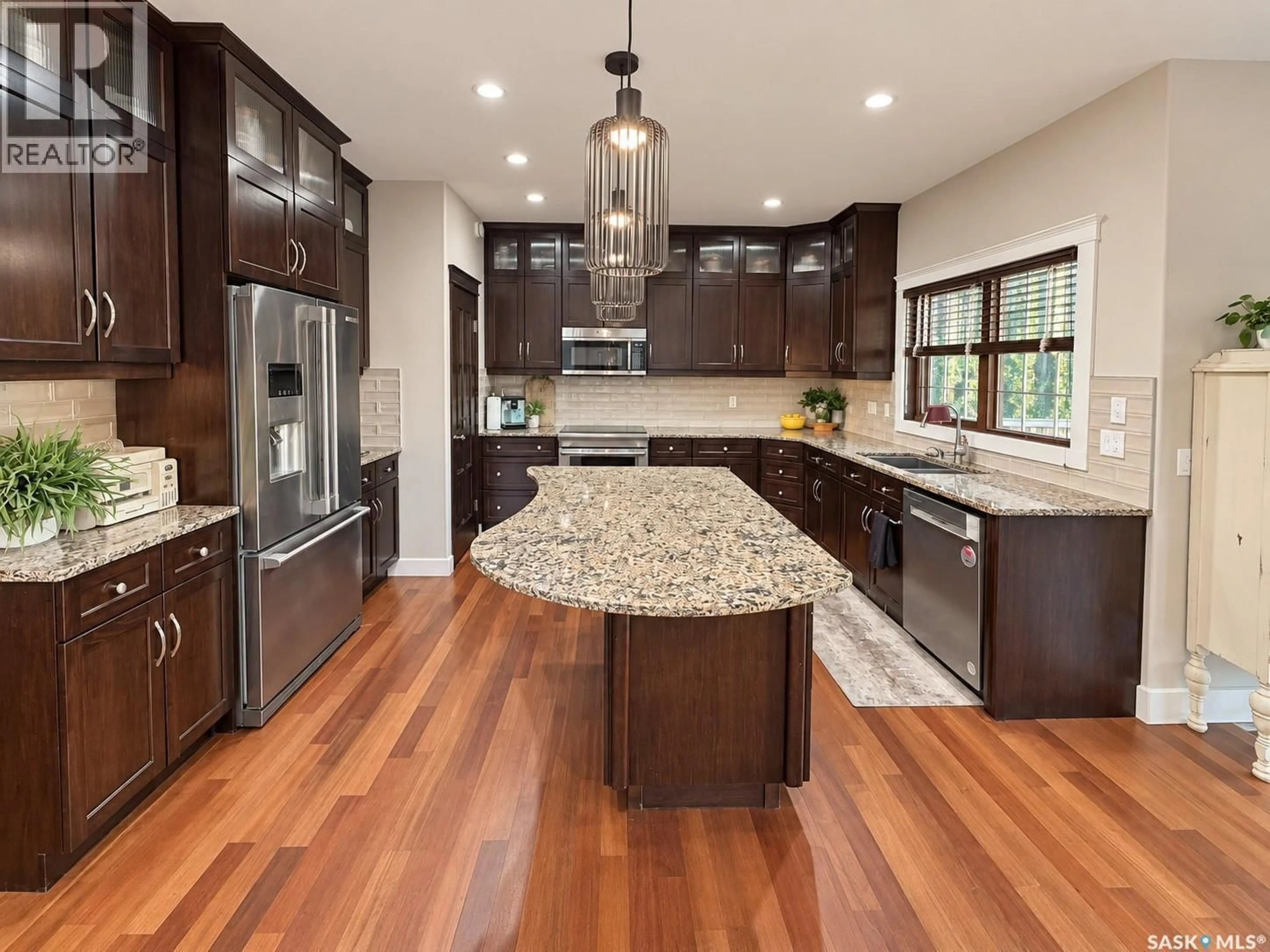 Contemporary kitchen, unknown for 700 BALMORAL BAY, Swift Current Saskatchewan S9H5M9