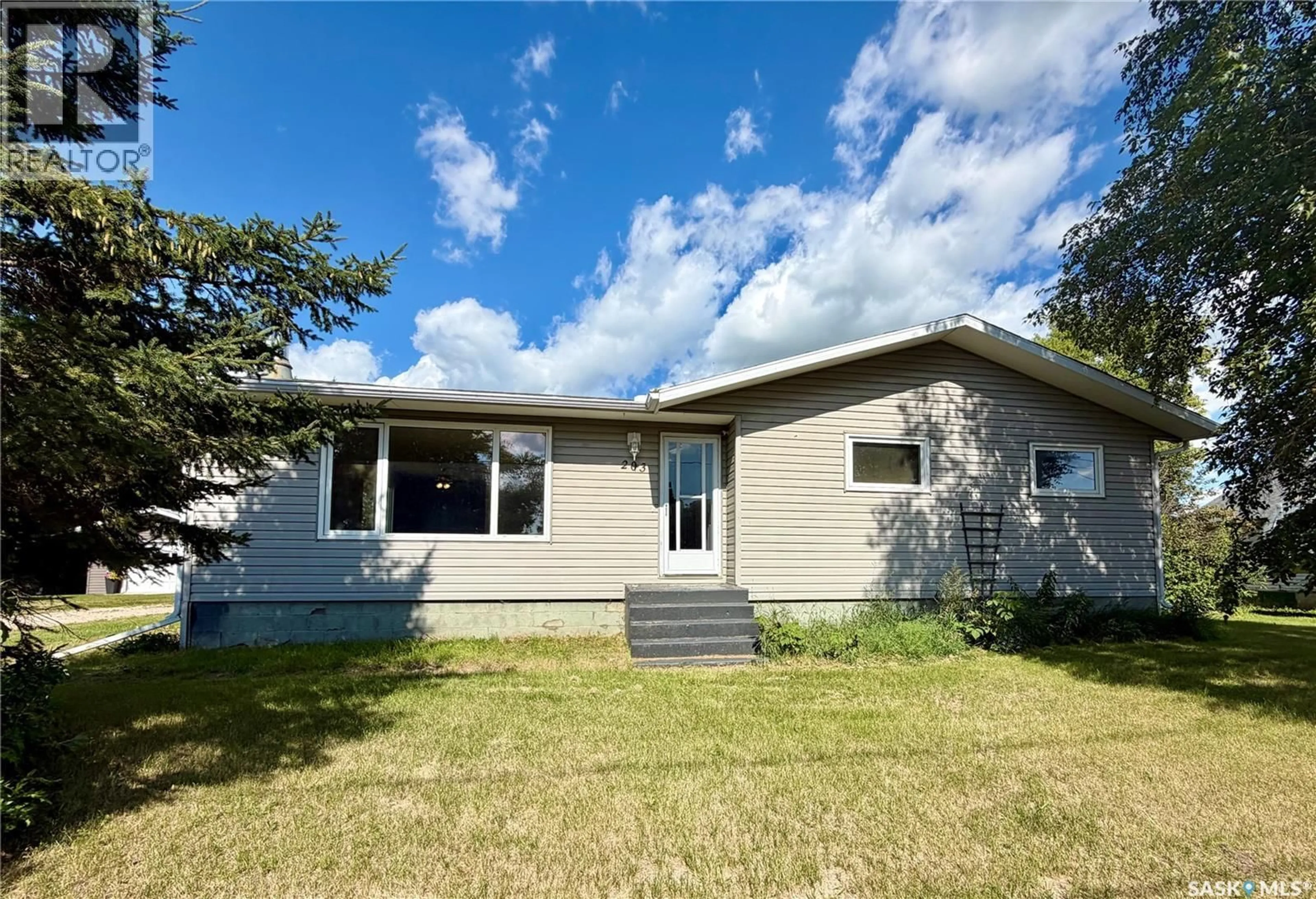 Home with vinyl exterior material, unknown for 203 2ND AVENUE, Stenen Saskatchewan S0A3X0