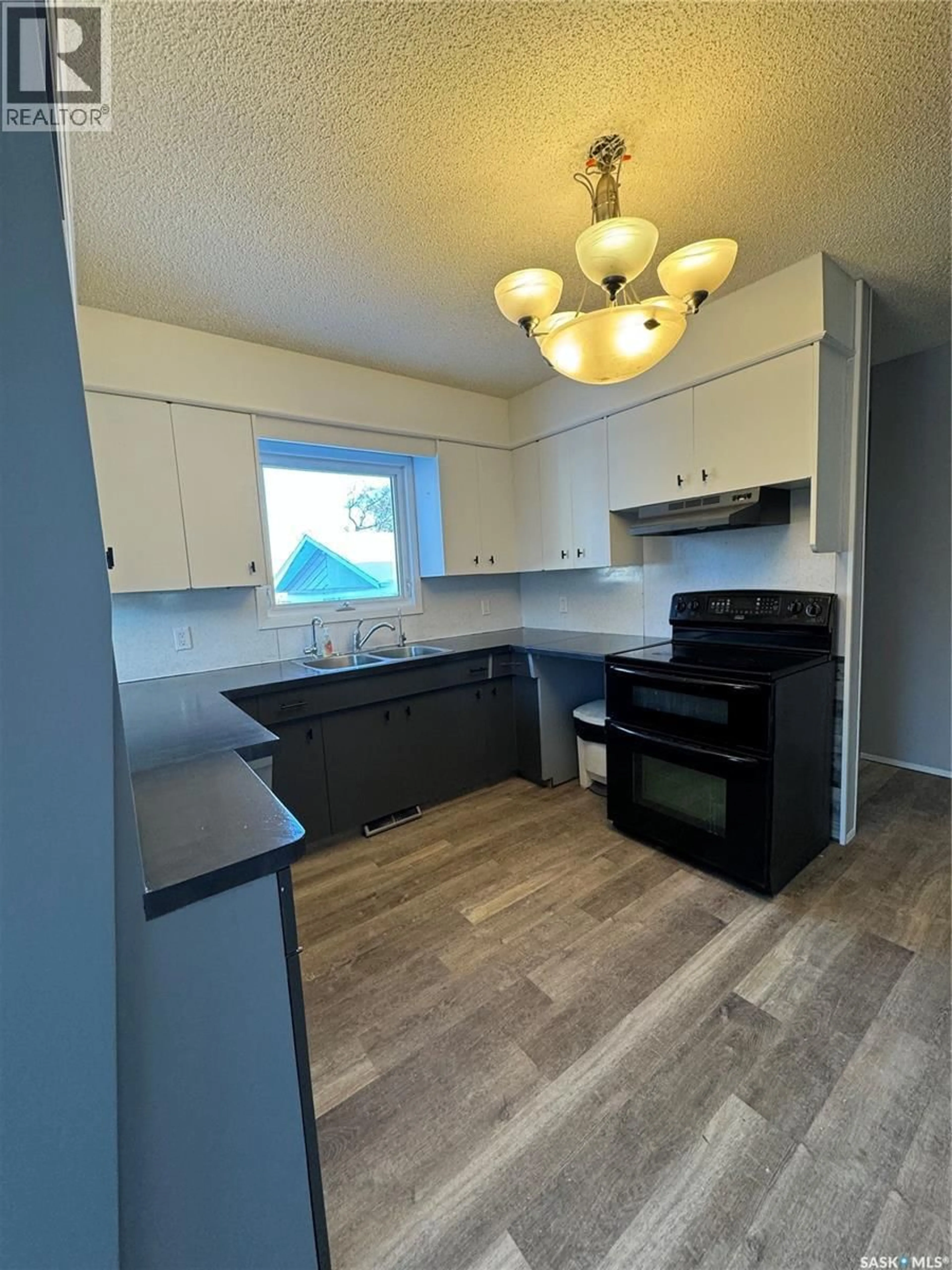 Standard kitchen, wood/laminate floor for 203 2ND AVENUE, Stenen Saskatchewan S0A3X0