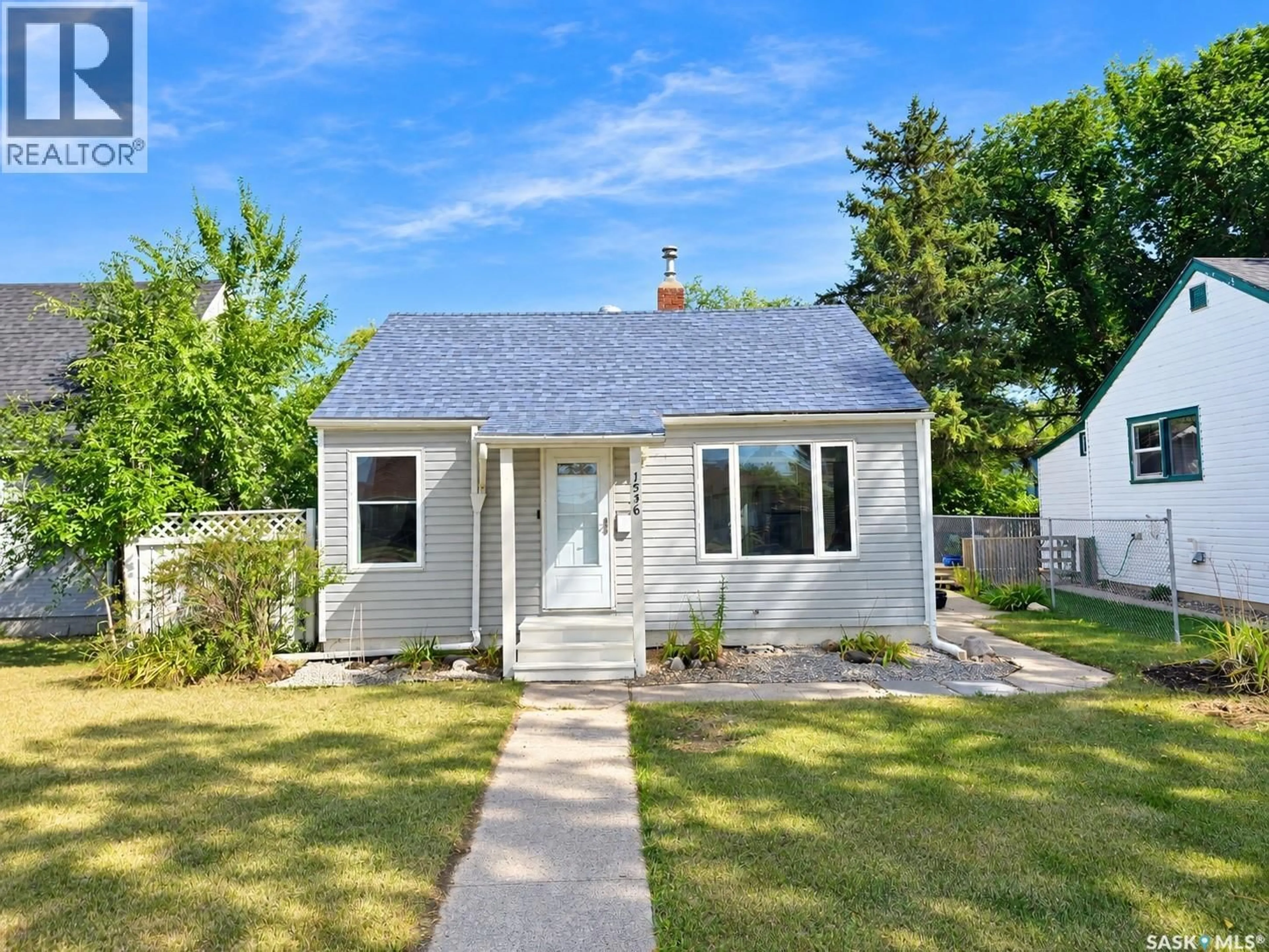 Home with vinyl exterior material, street for 1536 1ST AVENUE, Saskatoon Saskatchewan S7K1Z3