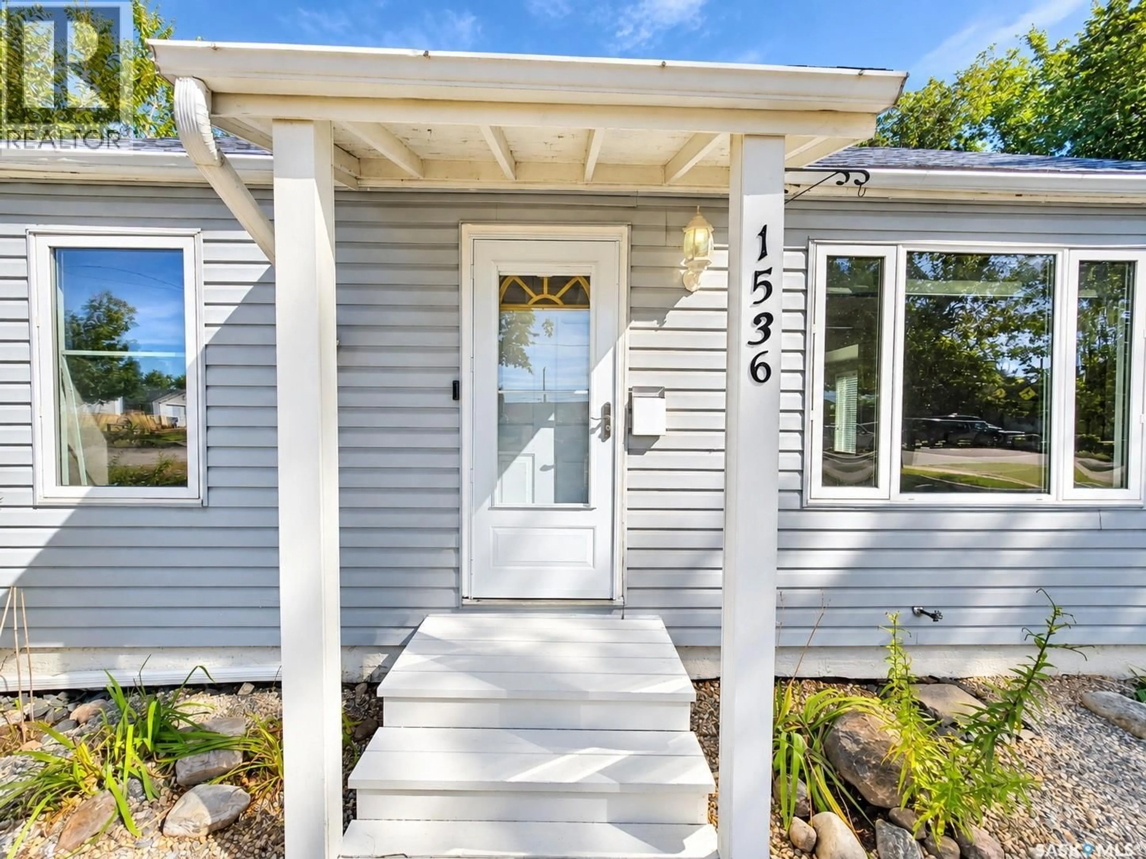 Home with vinyl exterior material, street for 1536 1ST AVENUE, Saskatoon Saskatchewan S7K1Z3