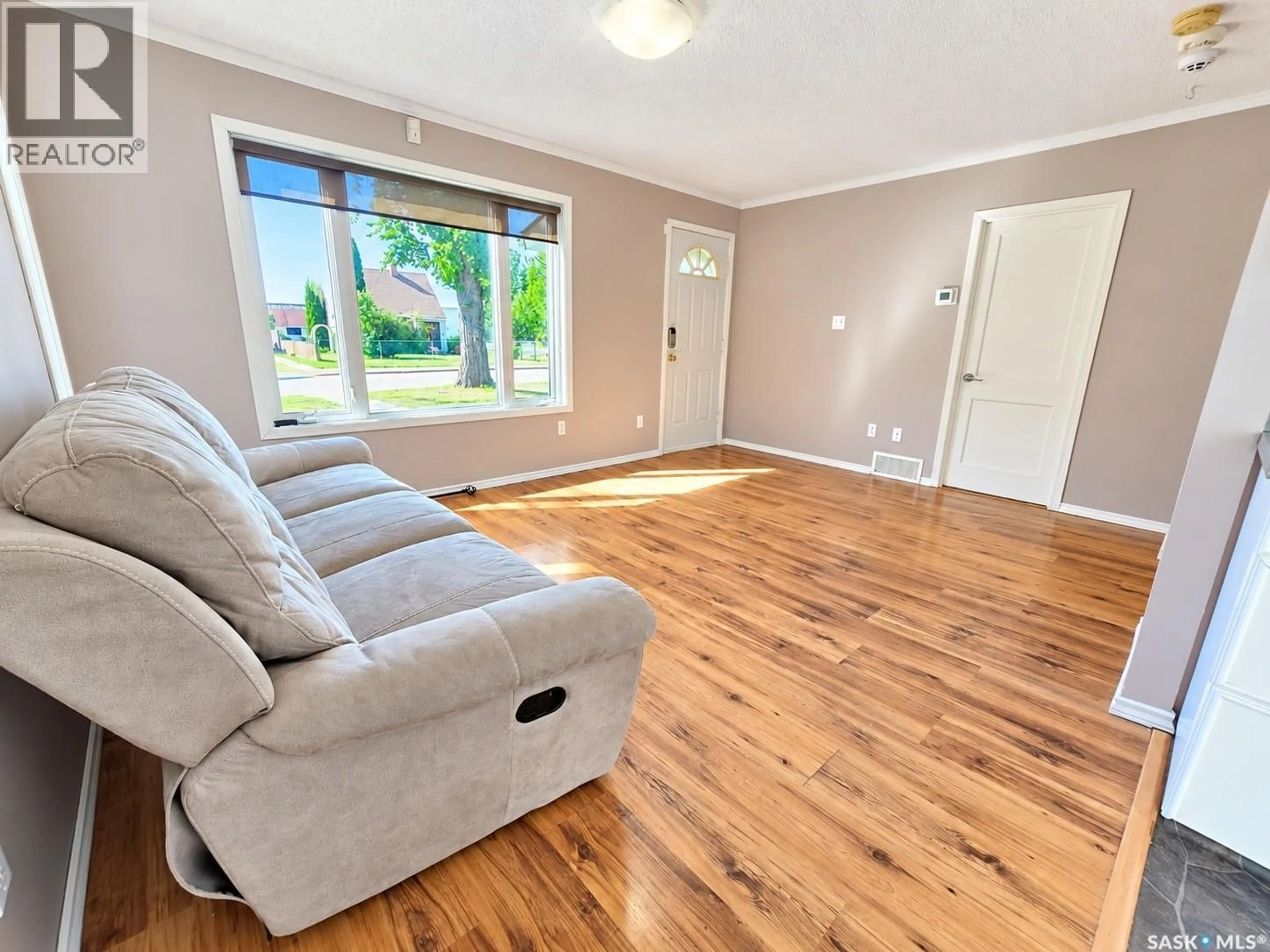 Living room with furniture, wood/laminate floor for 1536 1ST AVENUE, Saskatoon Saskatchewan S7K1Z3