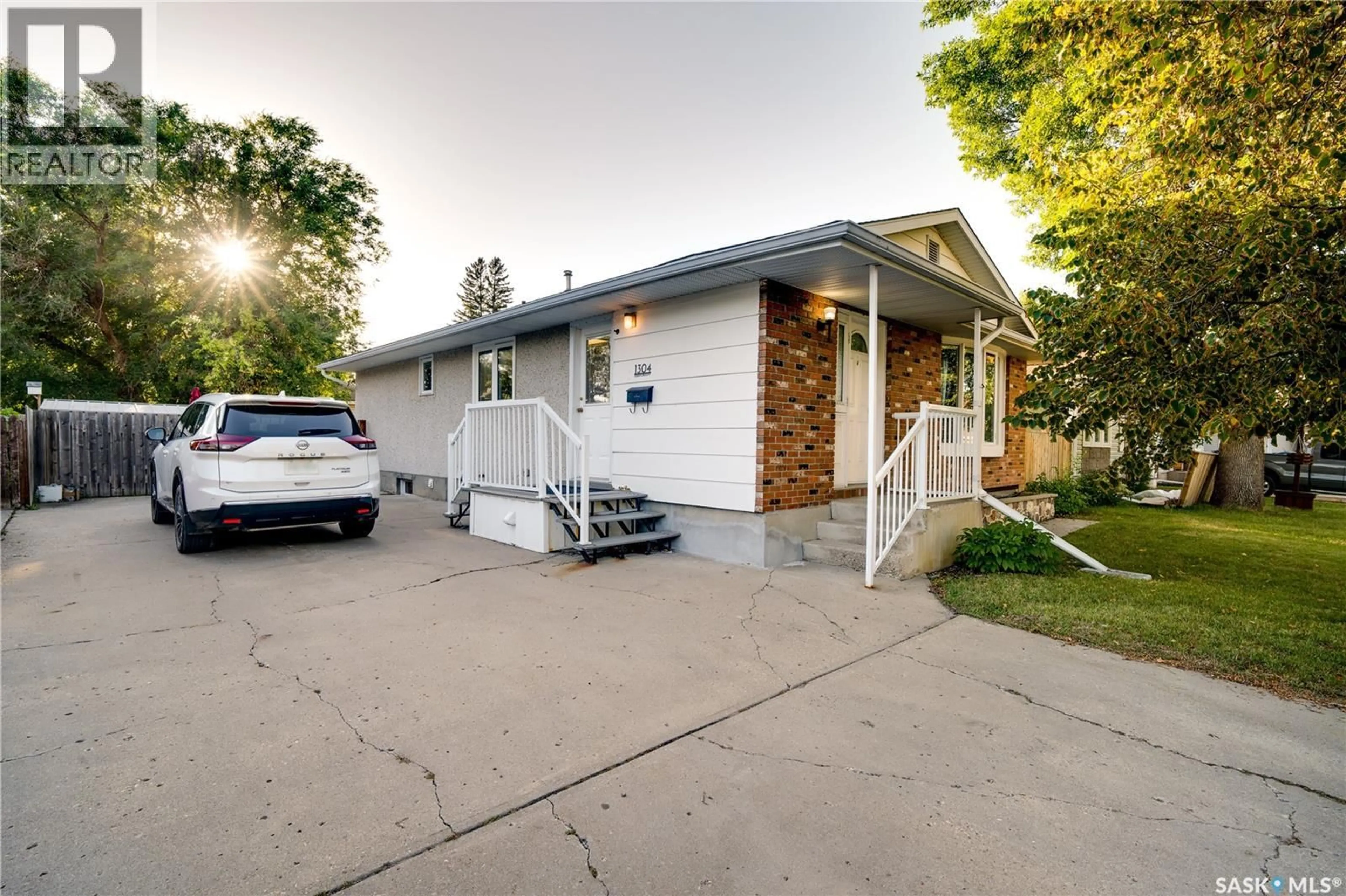 Unknown for 1304 QUEEN CRESCENT, Moose Jaw Saskatchewan S6H3G4