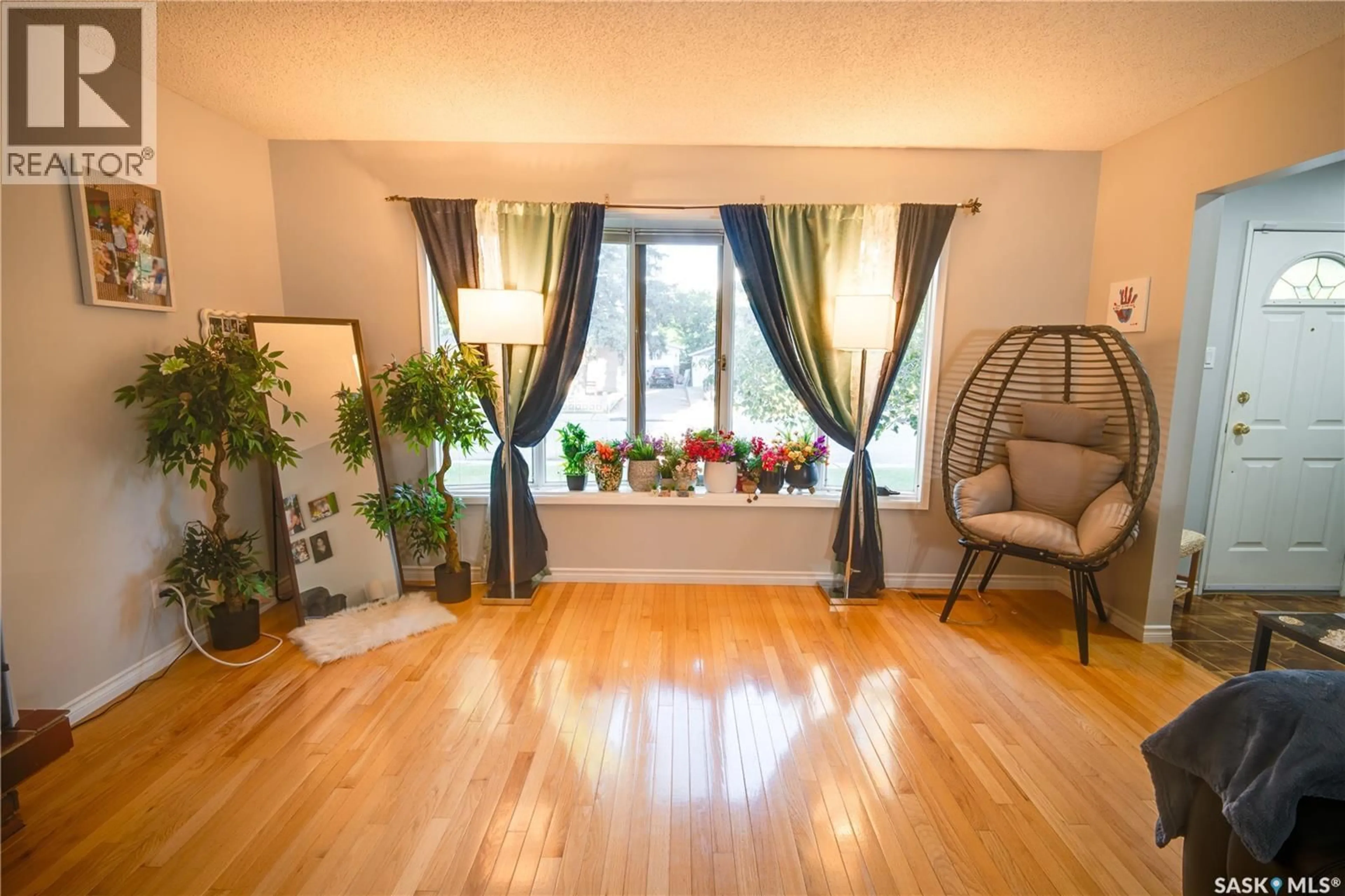 Unknown for 1304 QUEEN CRESCENT, Moose Jaw Saskatchewan S6H3G4