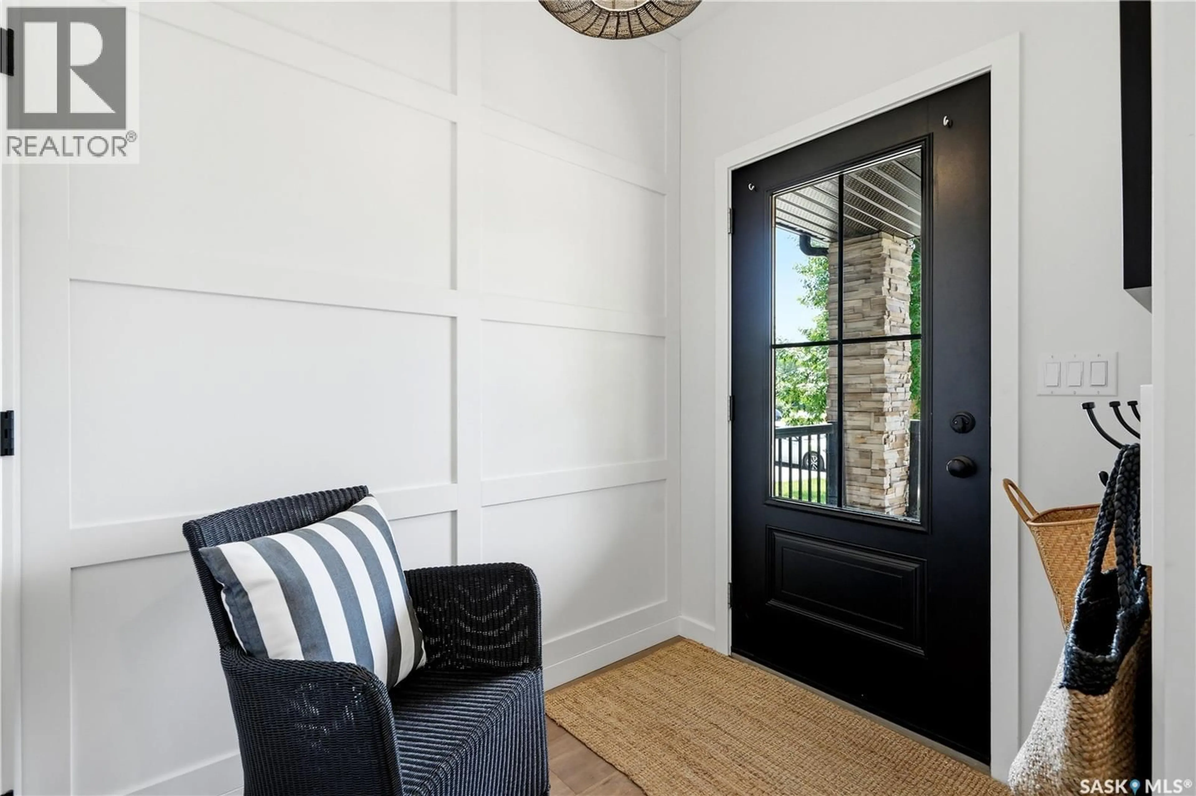 Indoor entryway for 1039 4TH STREET, Saskatoon Saskatchewan S7K1K6