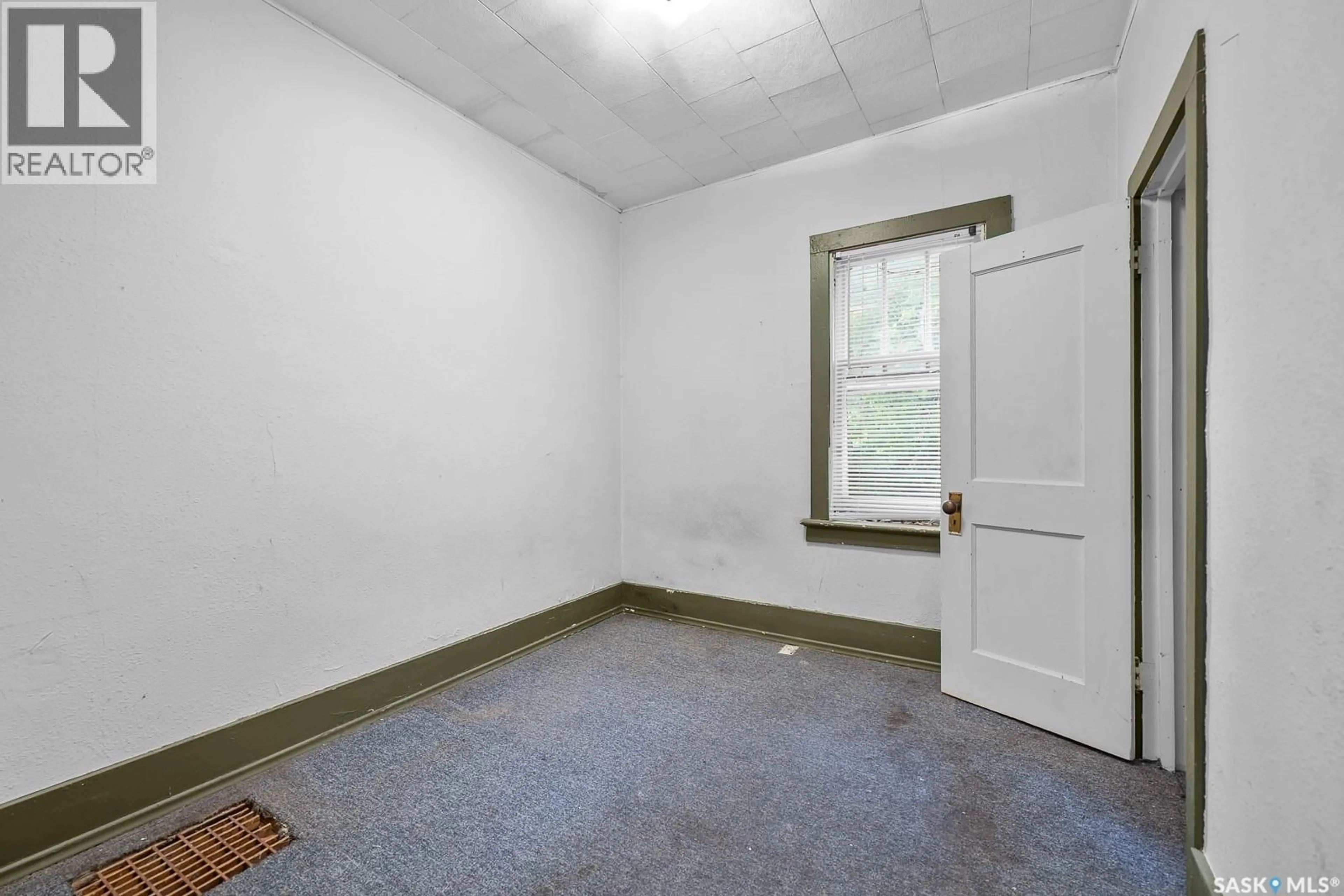 A pic of a room for 1225 KING STREET, Regina Saskatchewan S4T4G1