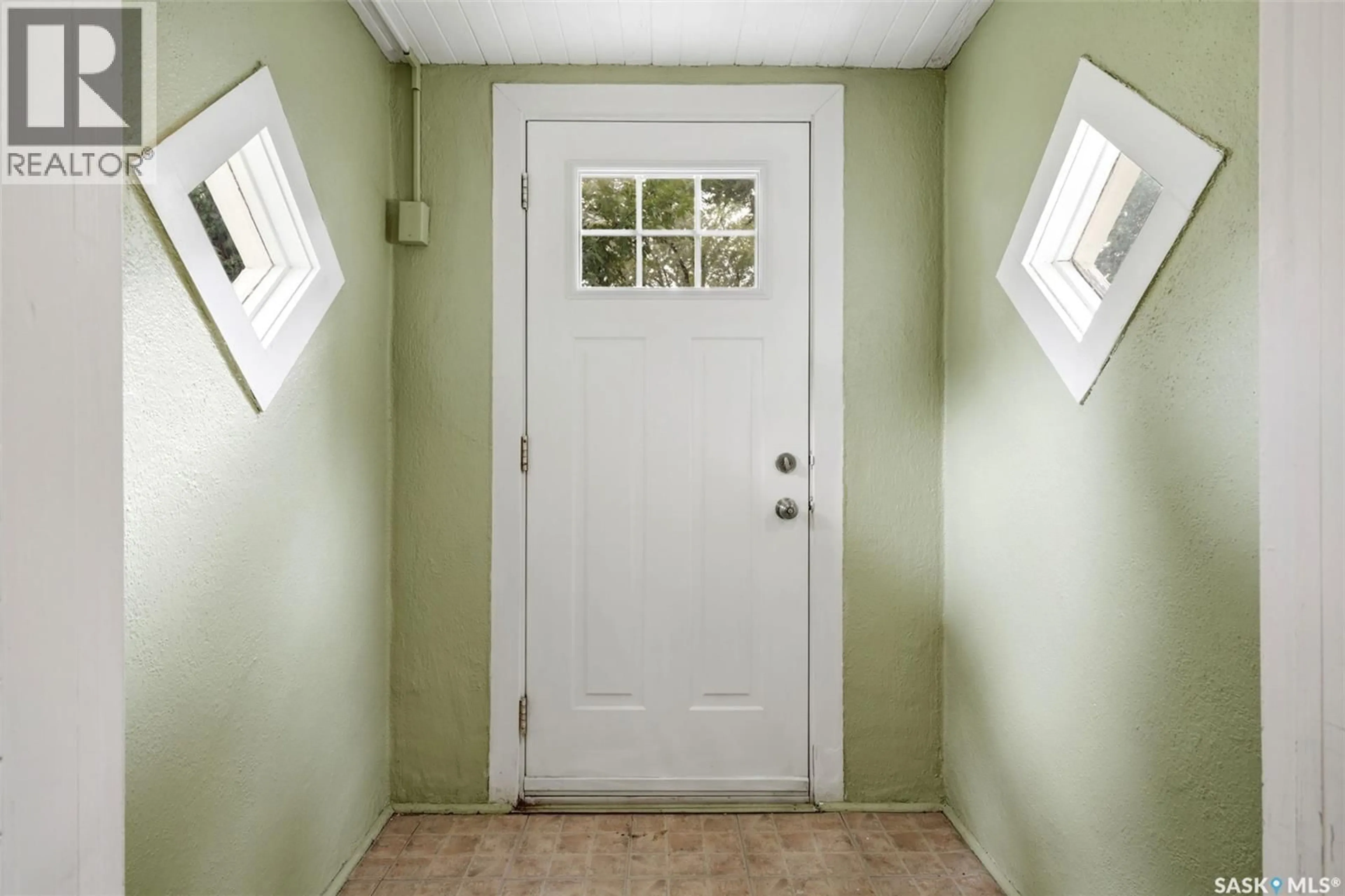 Indoor entryway for 2530 ATKINSON STREET, Regina Saskatchewan S4N3X7