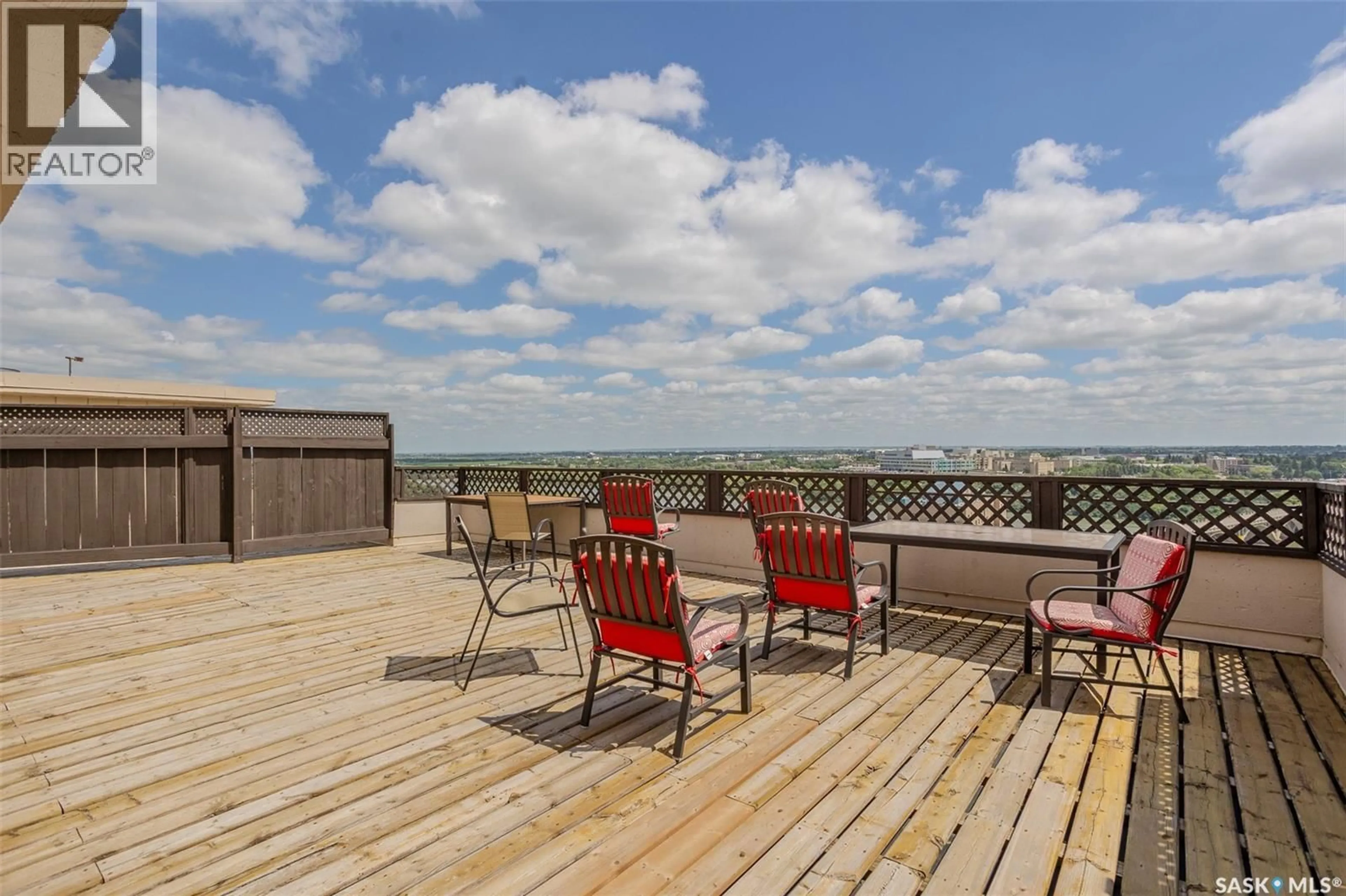 Patio, water/lake/river/ocean view for N - 408 320 5TH AVENUE, Saskatoon Saskatchewan S7K2P5