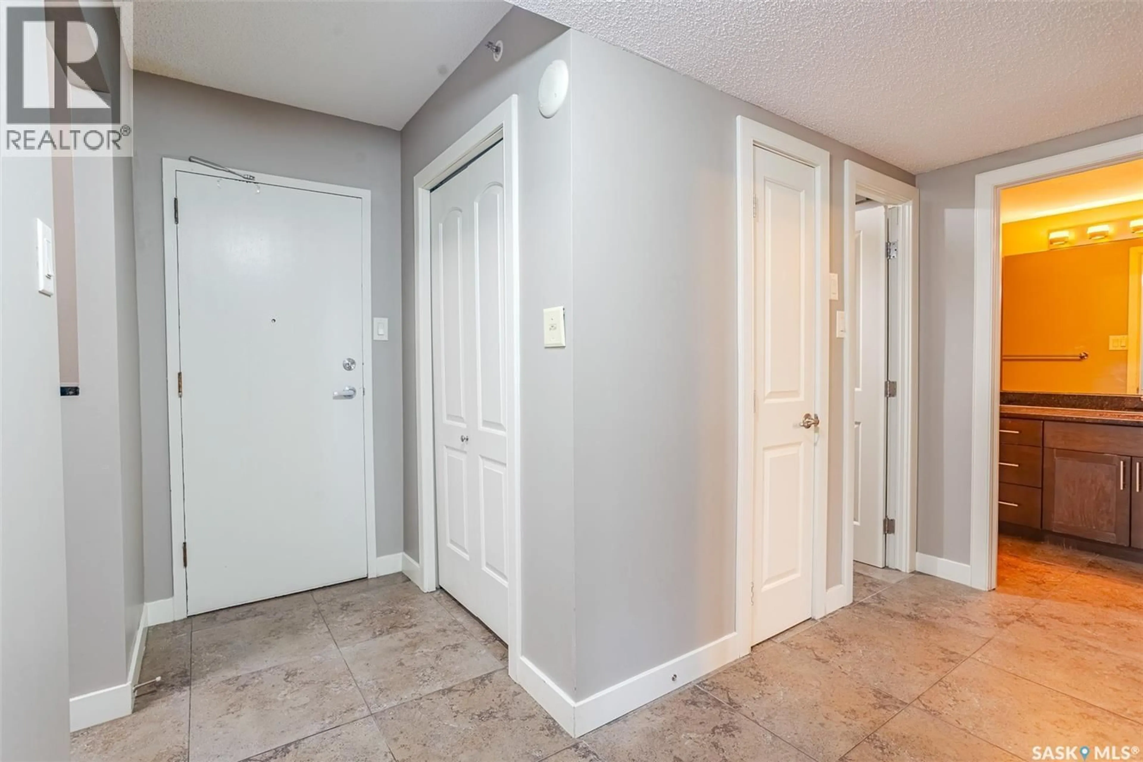 Indoor entryway for N - 408 320 5TH AVENUE, Saskatoon Saskatchewan S7K2P5