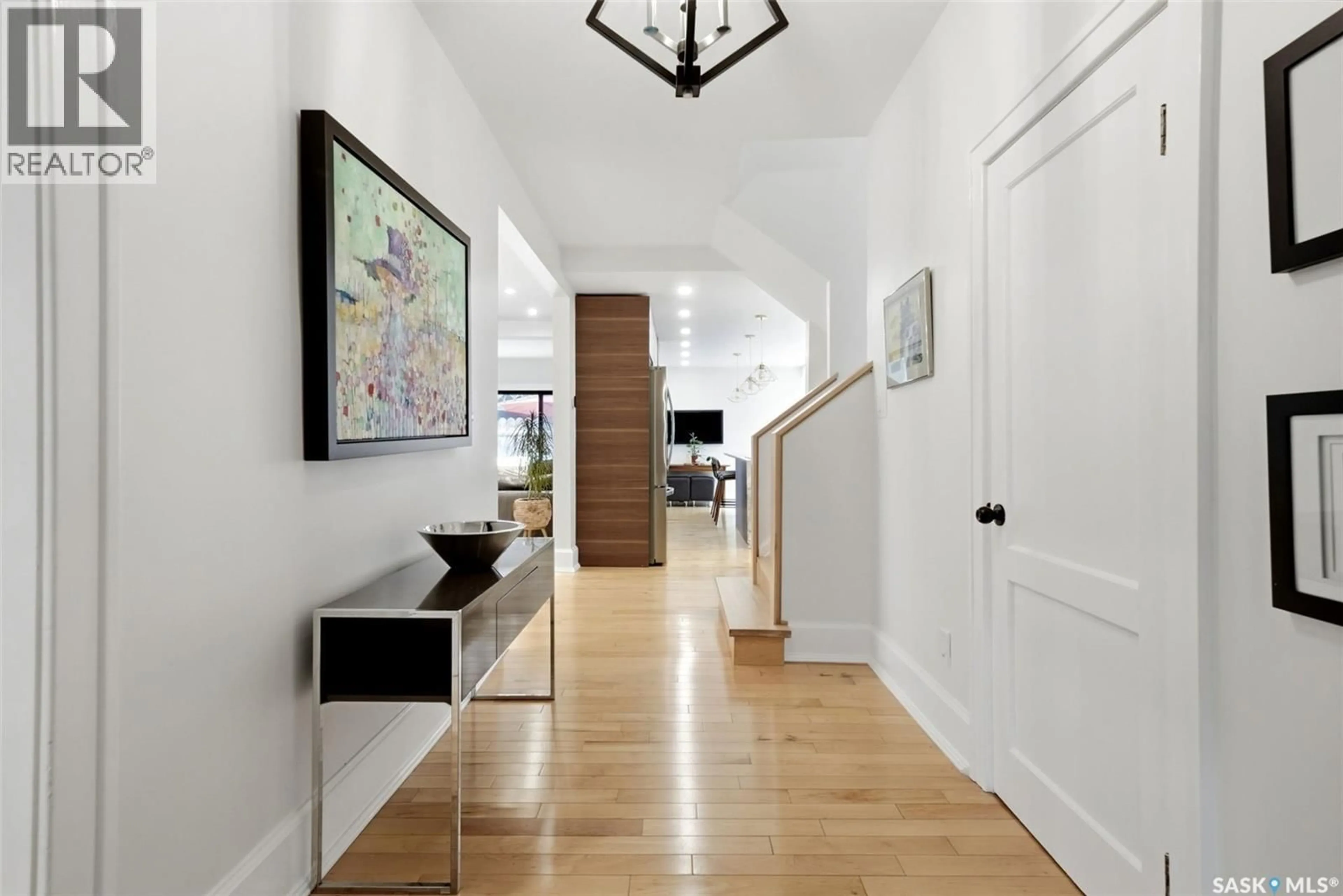 Indoor entryway for 48 ANGUS CRESCENT, Regina Saskatchewan S4T6N2
