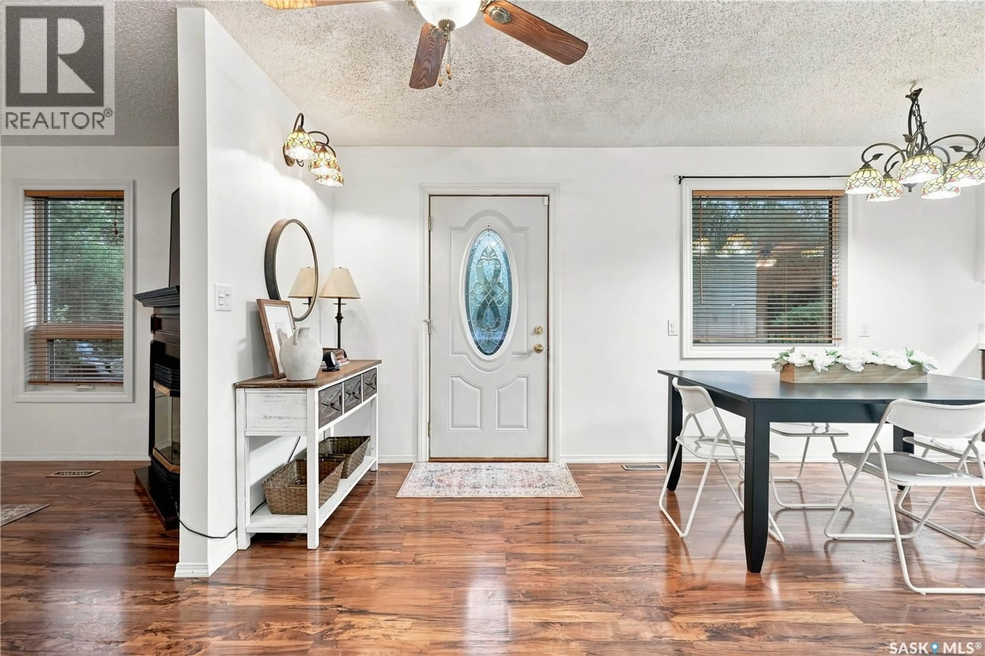 Indoor entryway for 102 CAMPKIN STREET, Francis Saskatchewan S0G1V0