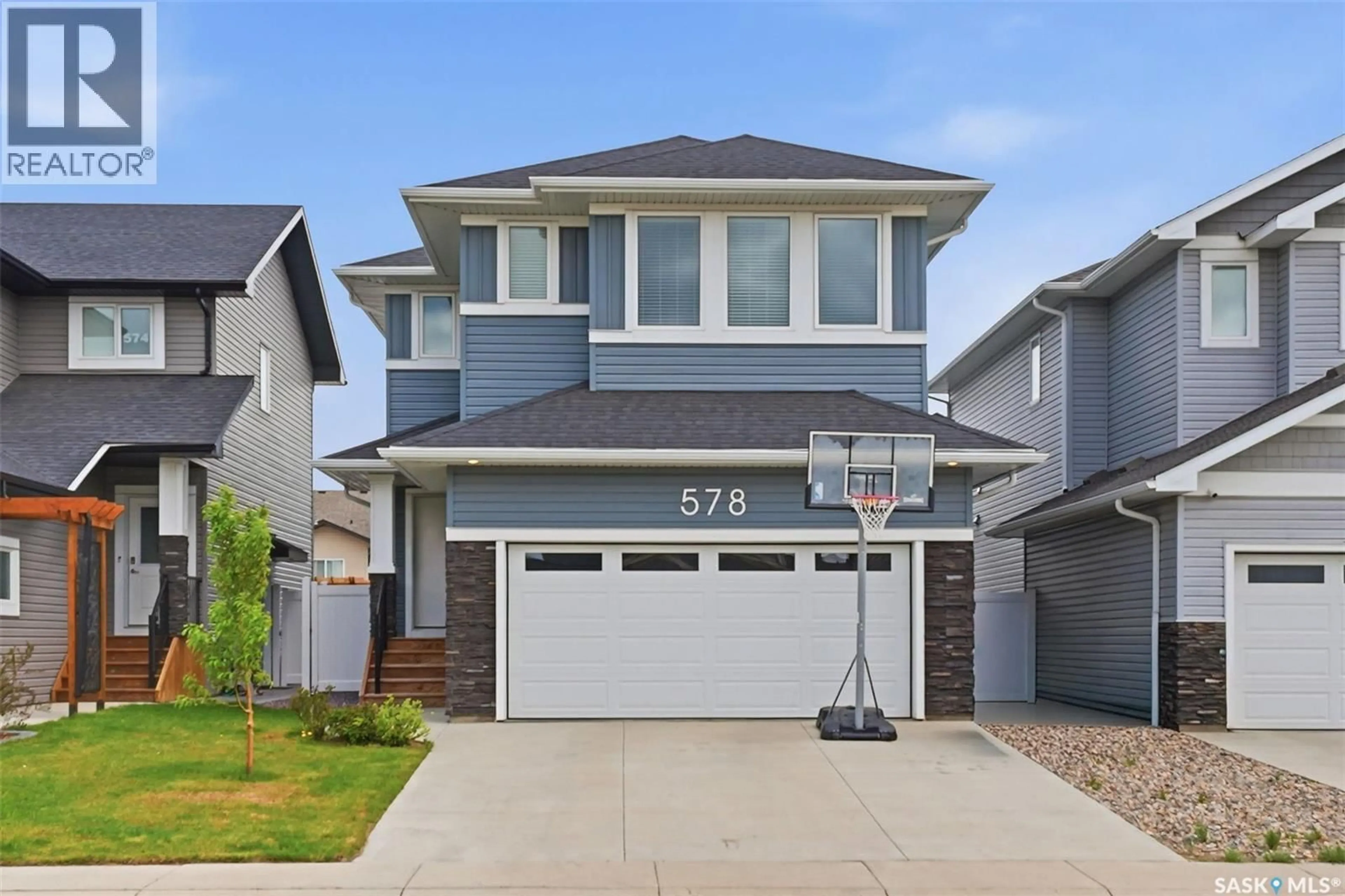 Home with vinyl exterior material, street for 578 MCFAULL CRESCENT, Saskatoon Saskatchewan S7V0T3