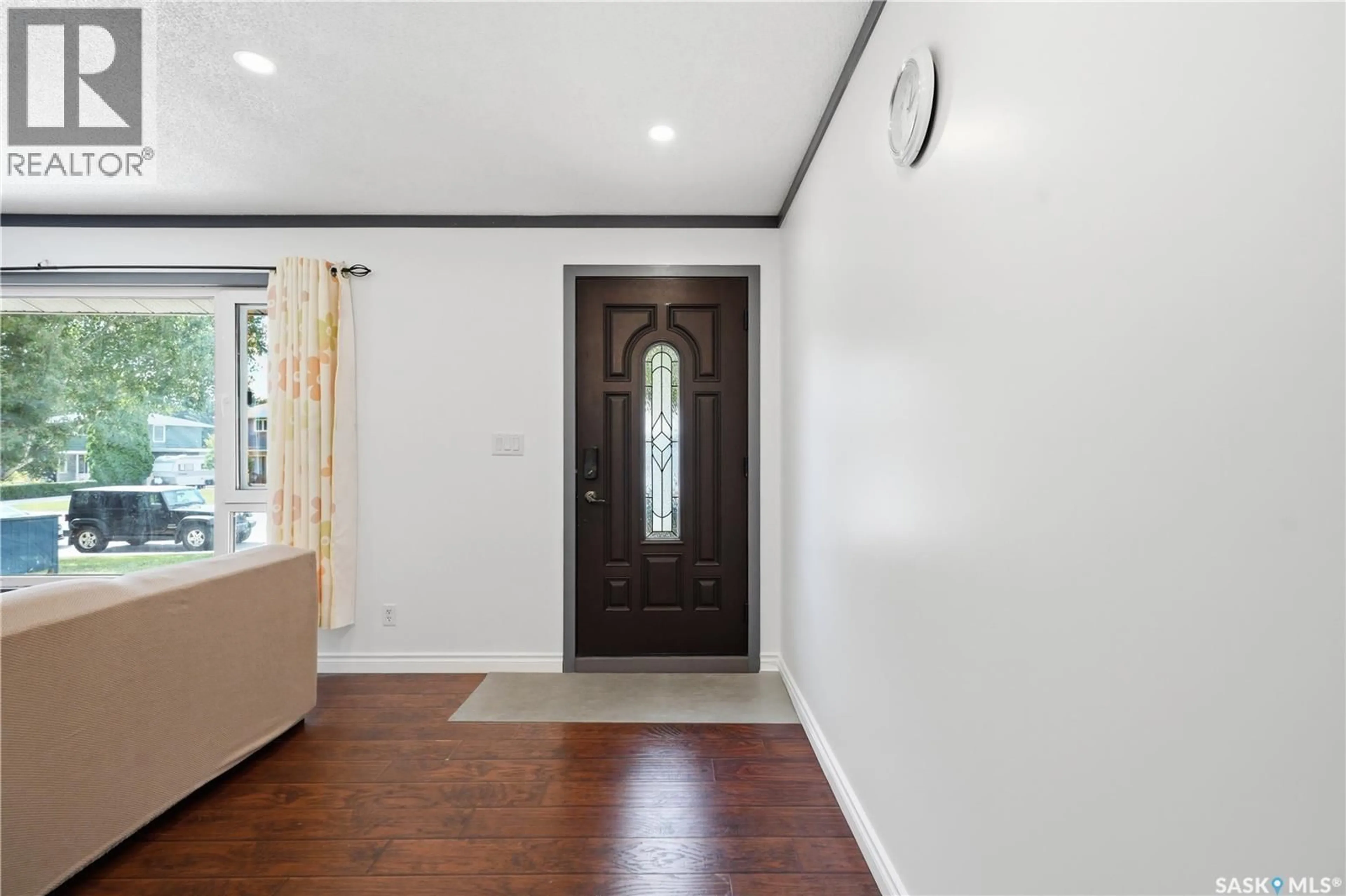 Indoor entryway for 1809 ARLINGTON AVENUE, Saskatoon Saskatchewan S7H2Y8