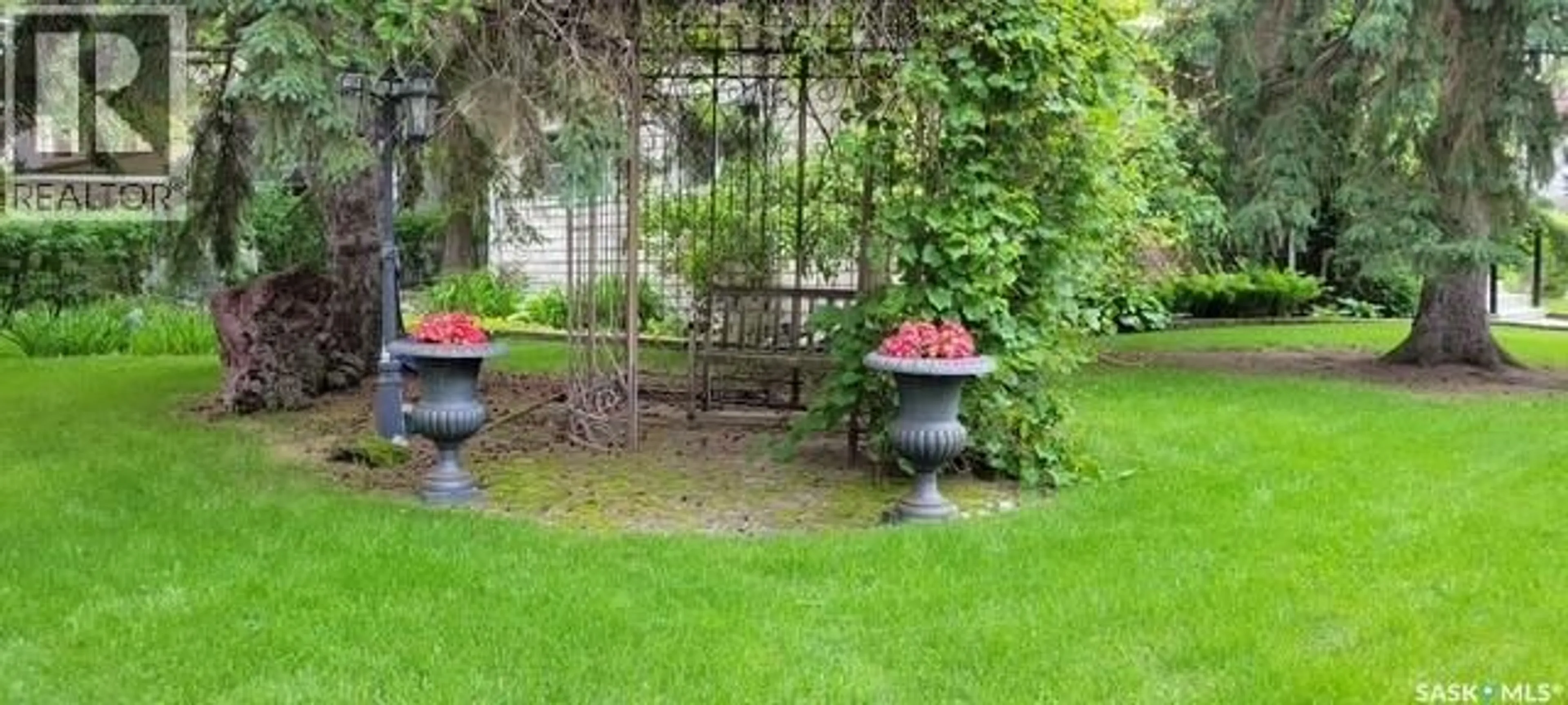 Patio, street for 2301 15TH AVENUE, Regina Saskatchewan S4P1A3
