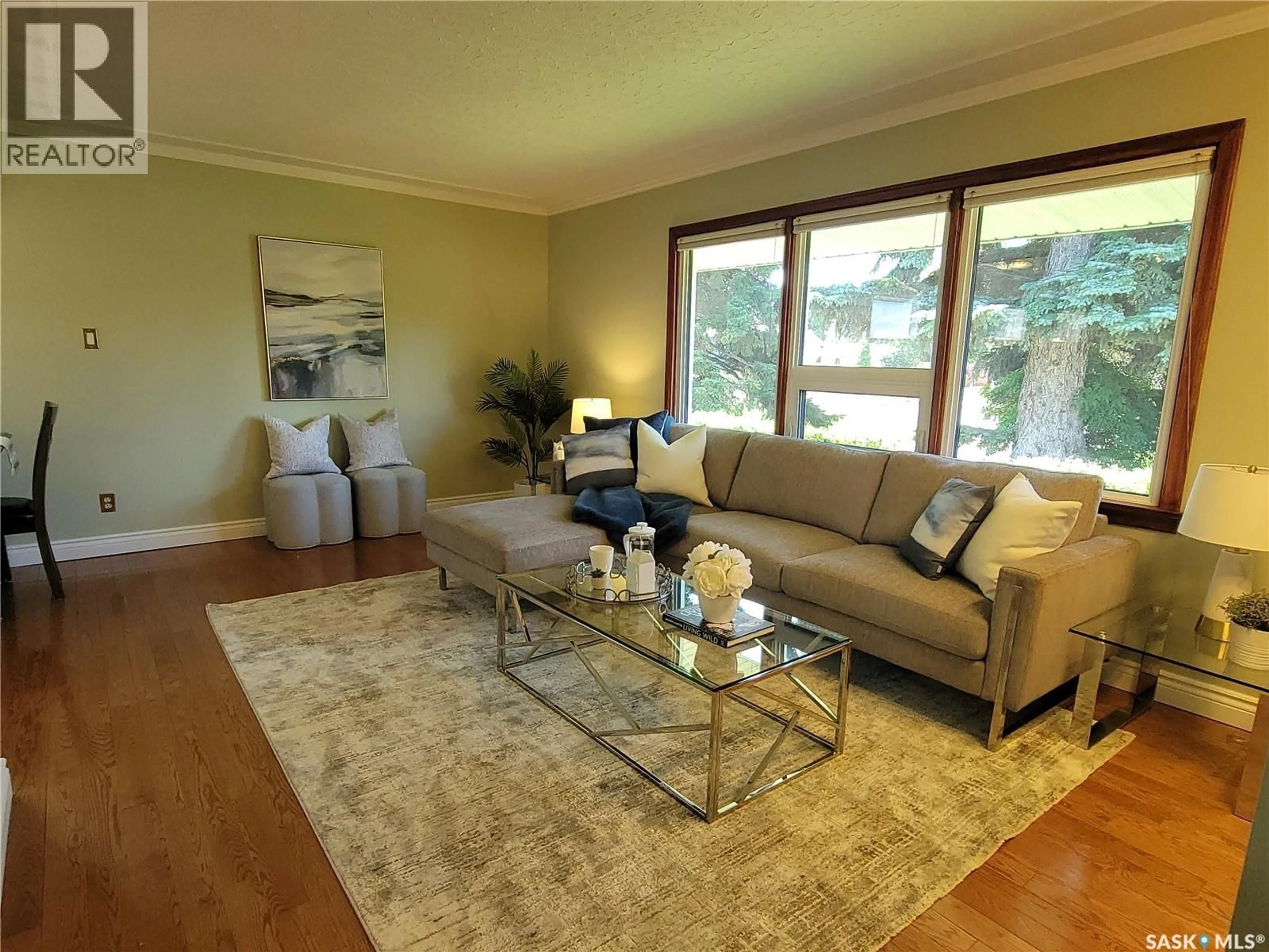 Living room with furniture, unknown for 2133 MCKINNON AVENUE, Saskatoon Saskatchewan S7J1N3